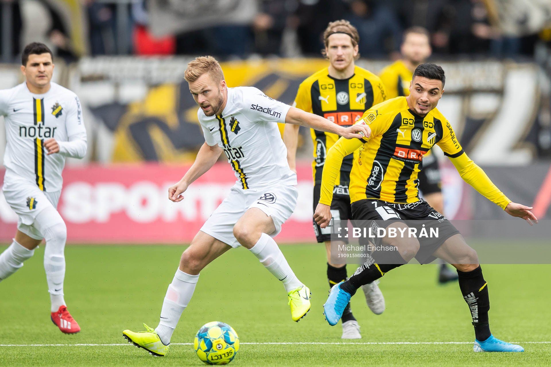 s Sebastian Larsson och Häckens Ahmed Yasin