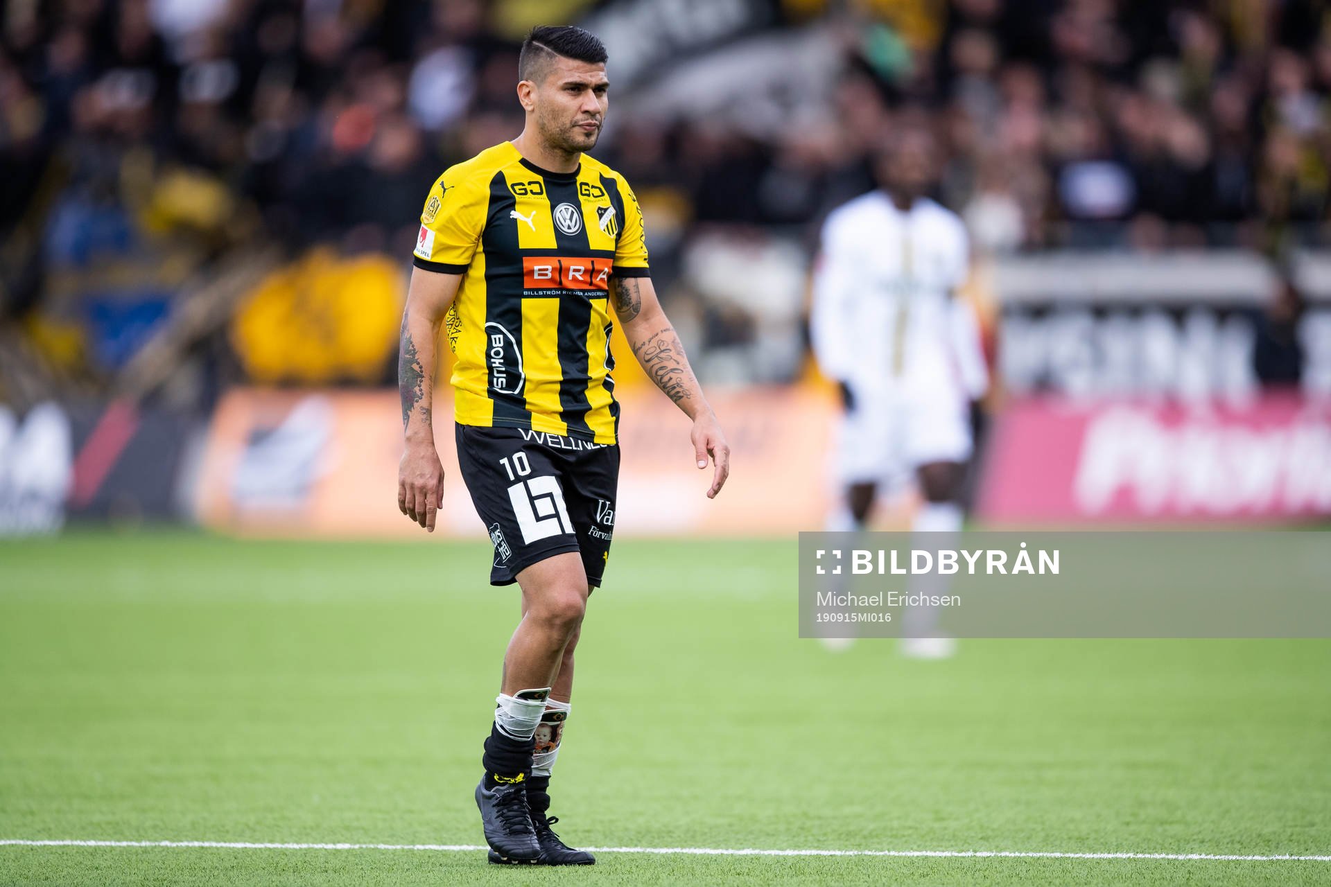 Häckens Paulinho deppar i halvlek av fotbollsmatchen i