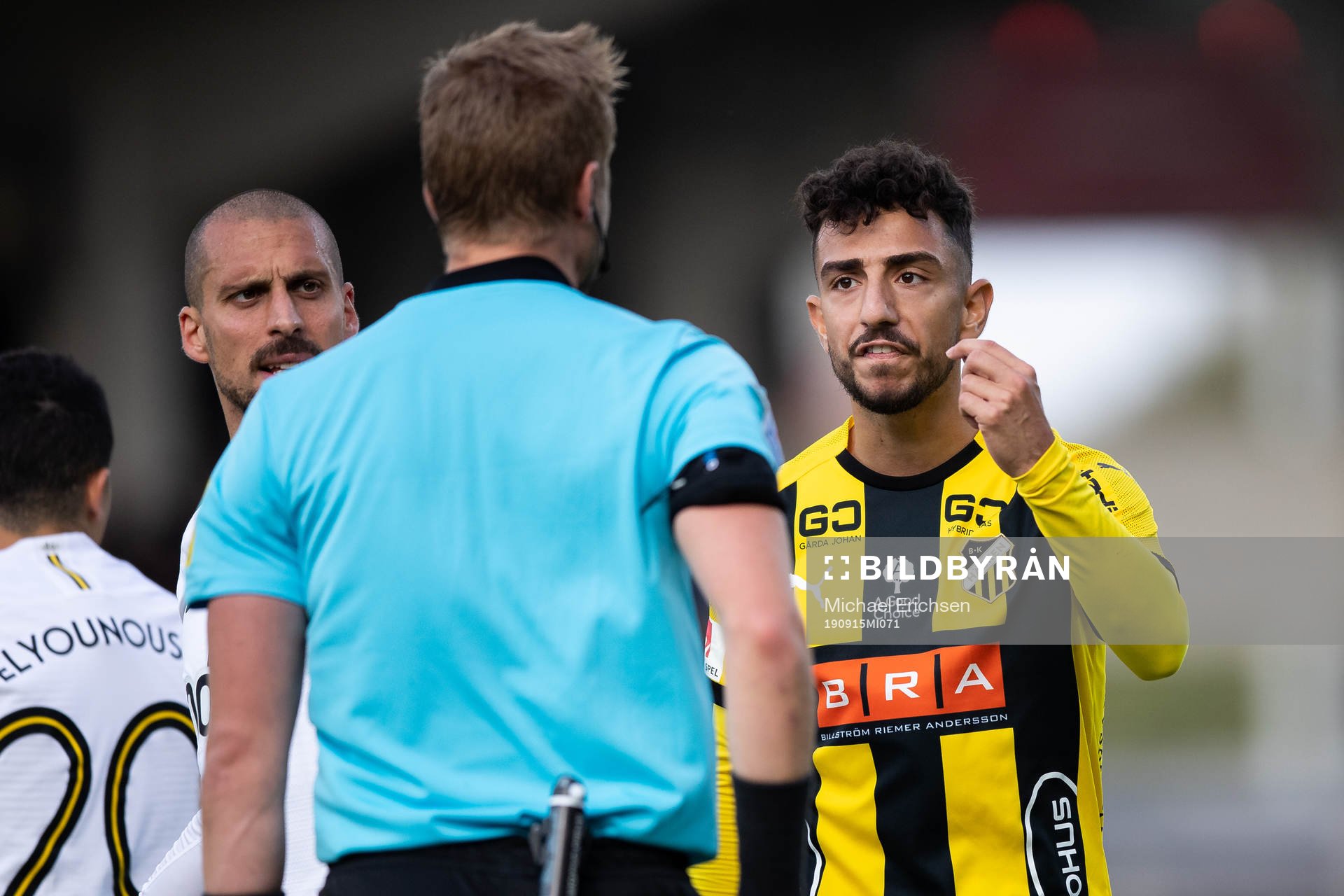 Häckens Daleho Irandust reagerar på domare Glenn Nybergs
