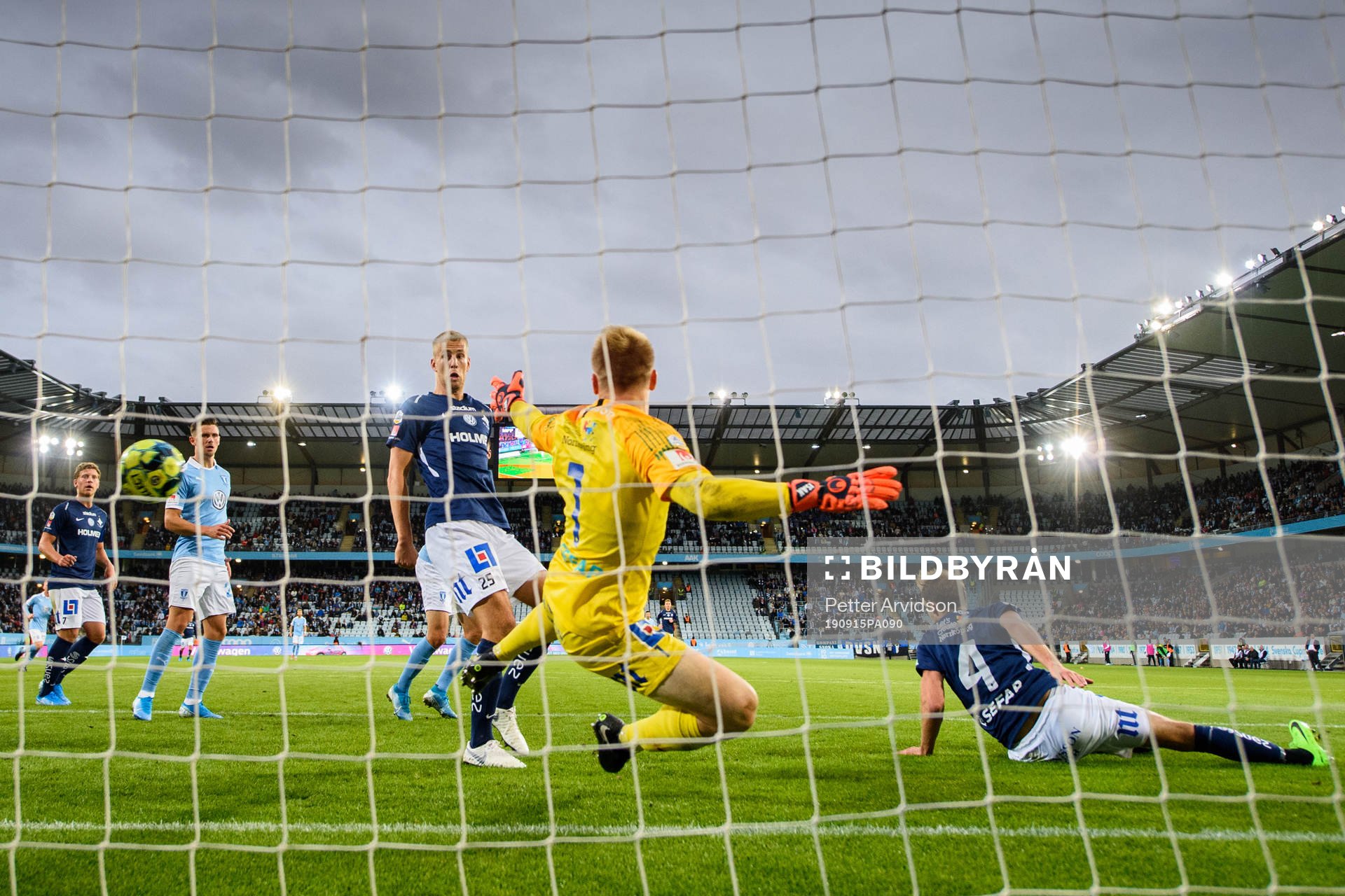 IFK Norrköpings målvakt Isak Pettersson släpper in 1-0