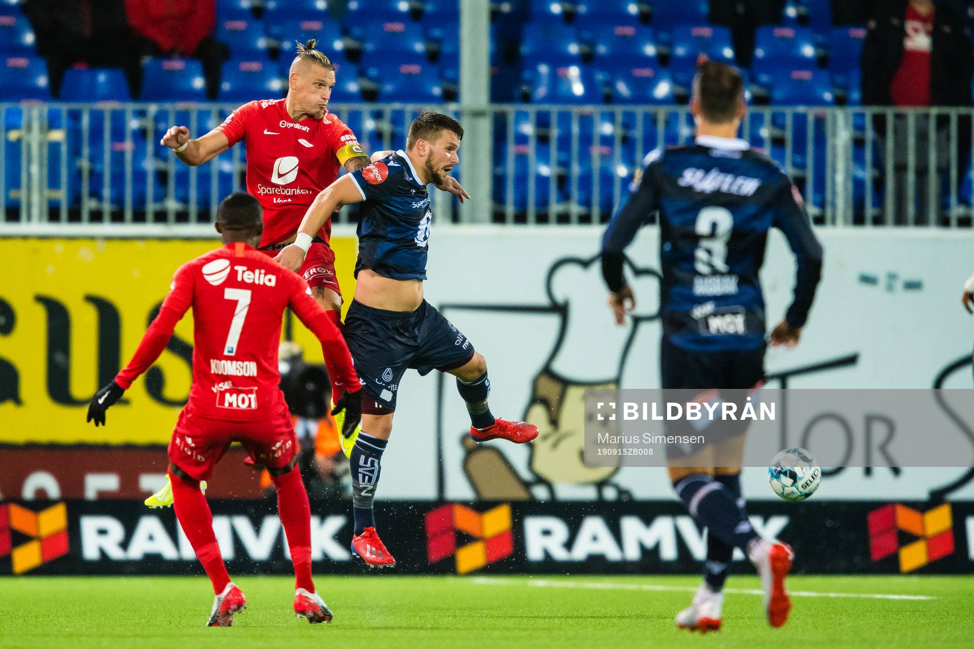 Vito Wormgoor of Brann and Flamur Kastrati of Kristiansund