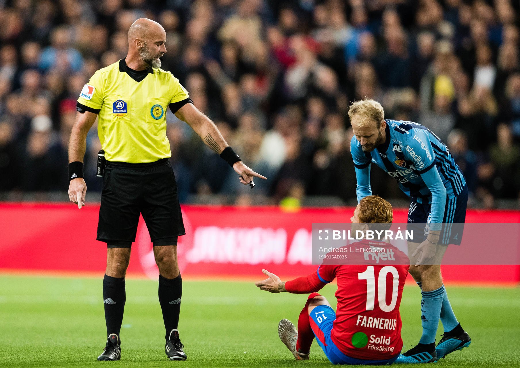 Domare Stefan Johannesson och Djurgårdens Curtis Edwards