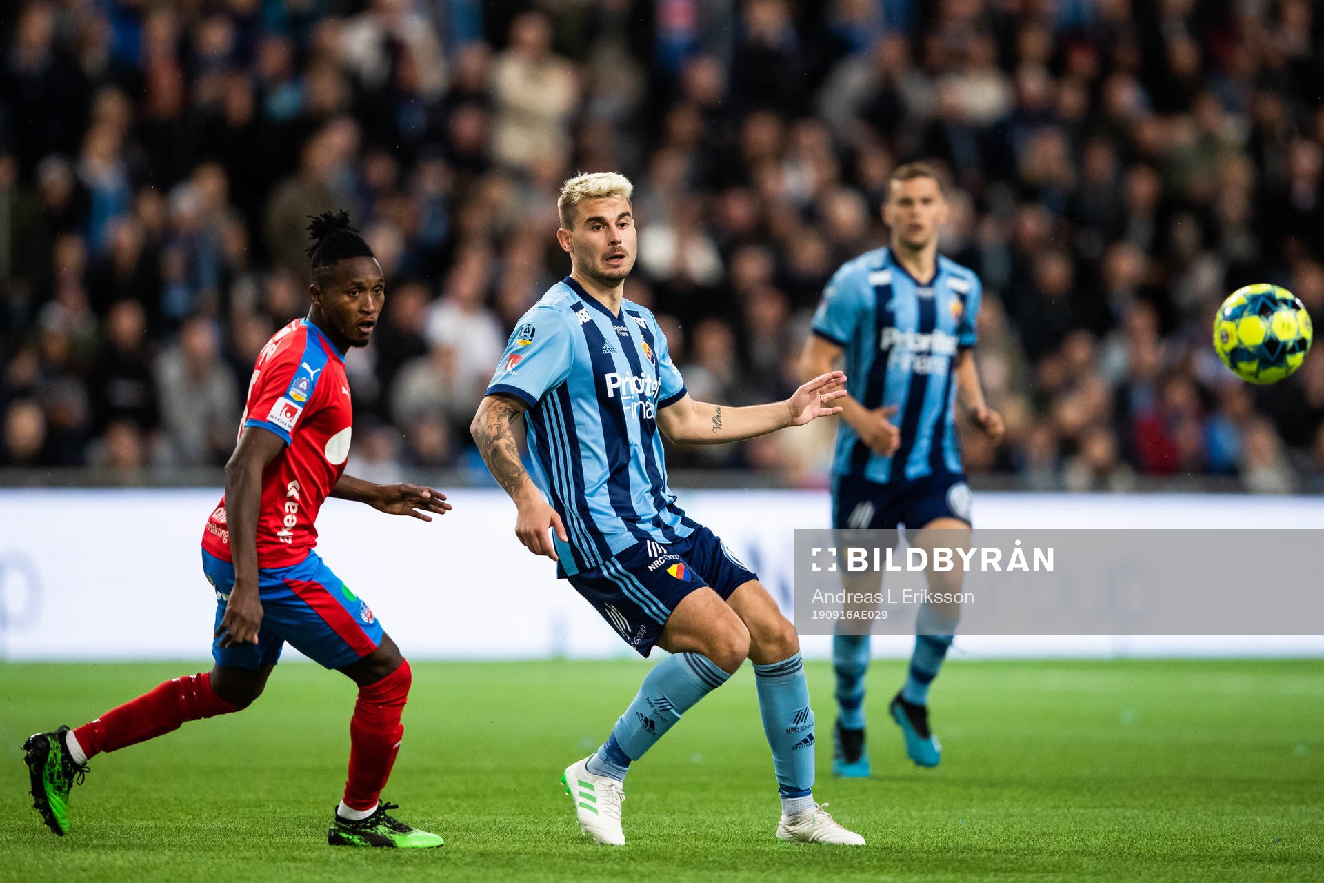 Helsingborgs Mamudu Moro och Djurgårdens Astrit Ajdarevic
