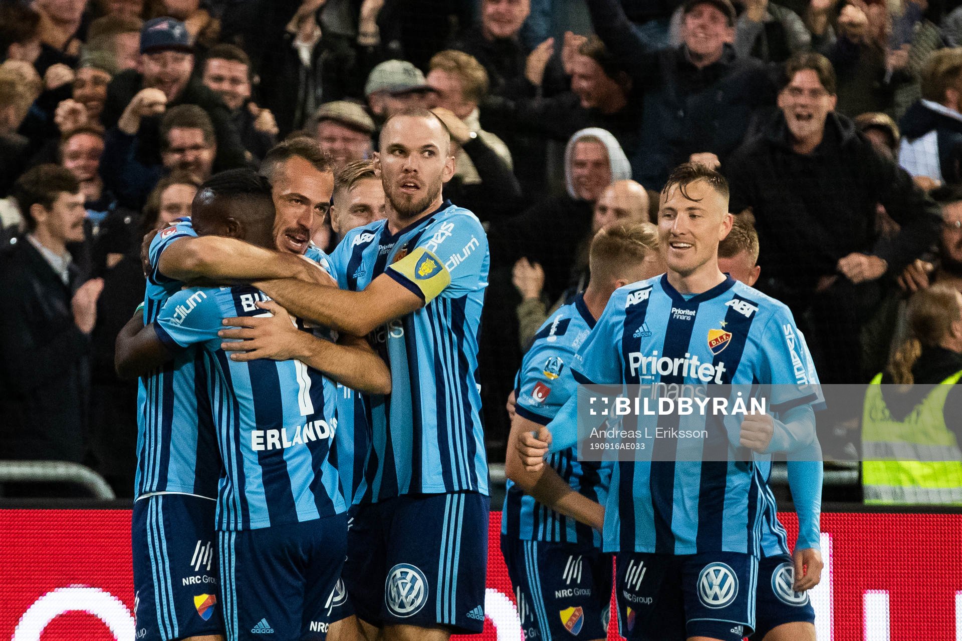 Djurgårdens Emir Kujovic, Mohamed Buya Turay, och Jacob Une Larsson jublar efter 1-0 under fotbollsmatchen i Allsvenskan mellan Djurgården och Helsingborg den 16 september 2019 i Stockholm.