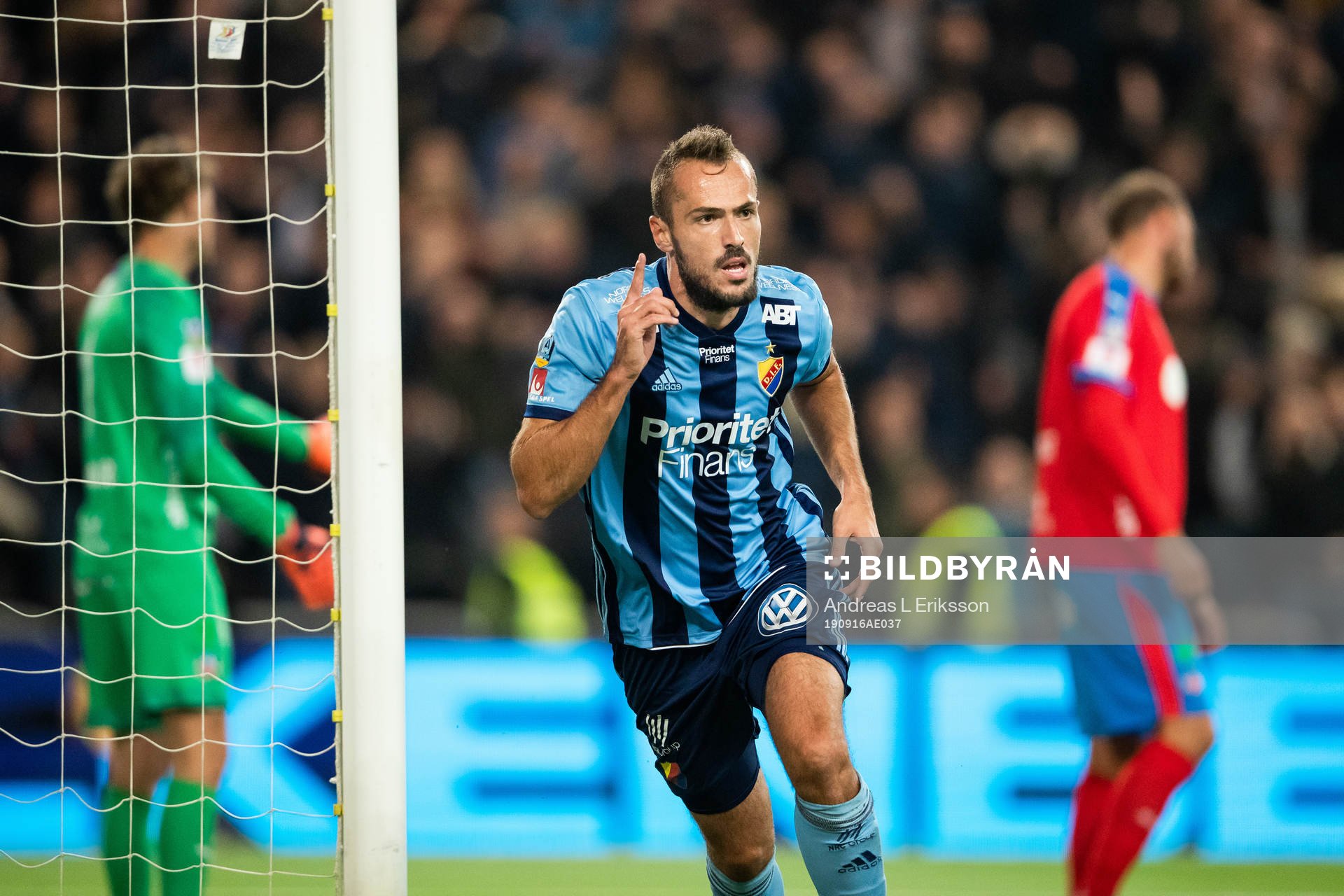 Djurgårdens Emir Kujovic jublar efter 2-0 under fotbollsmatchen i Allsvenskan mellan Djurgården och Helsingborg den 16 september 2019 i Stockholm.