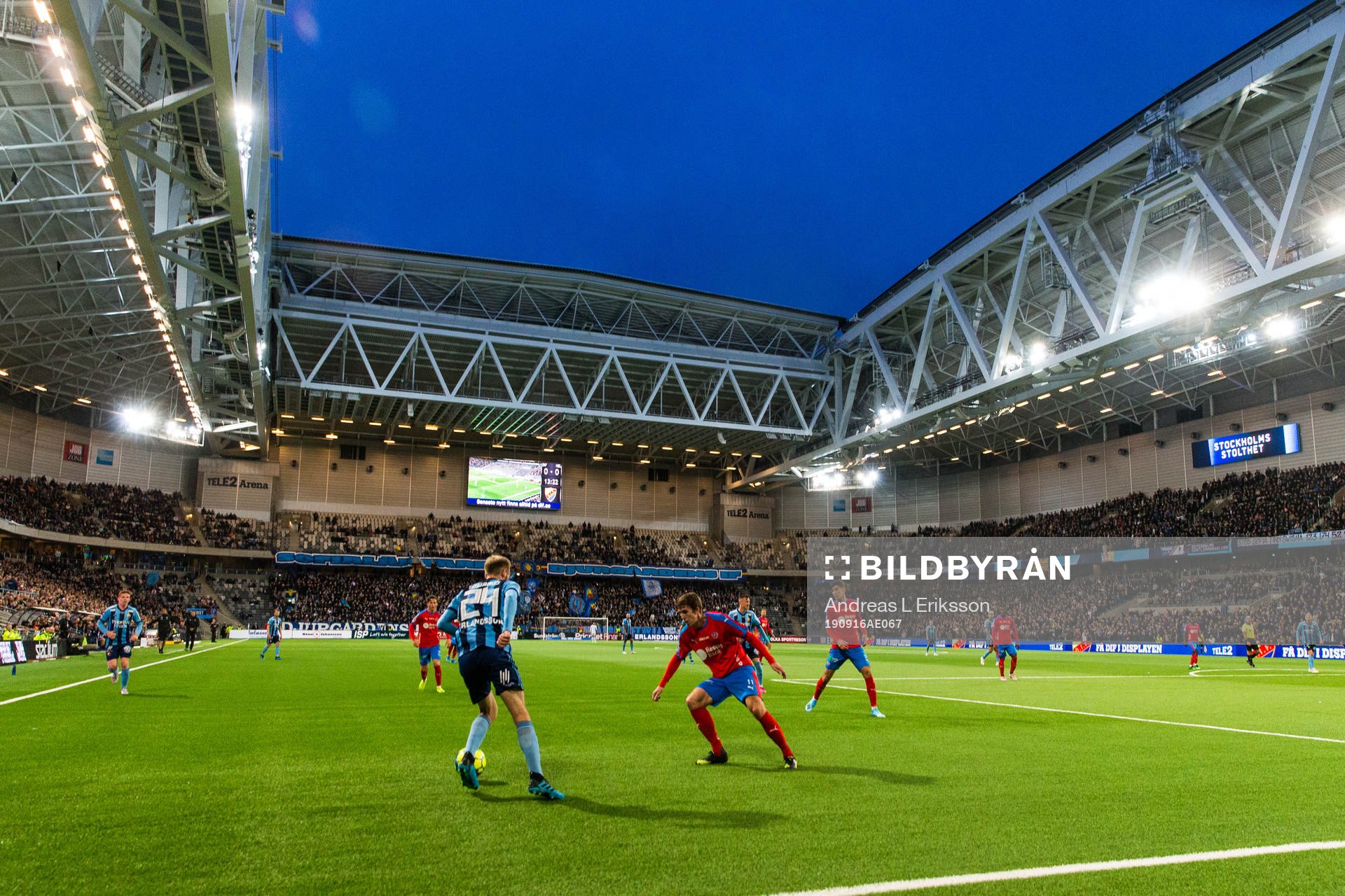 Djurgårdens Curtis Edwards och Helsingborgs Adam Eriksson