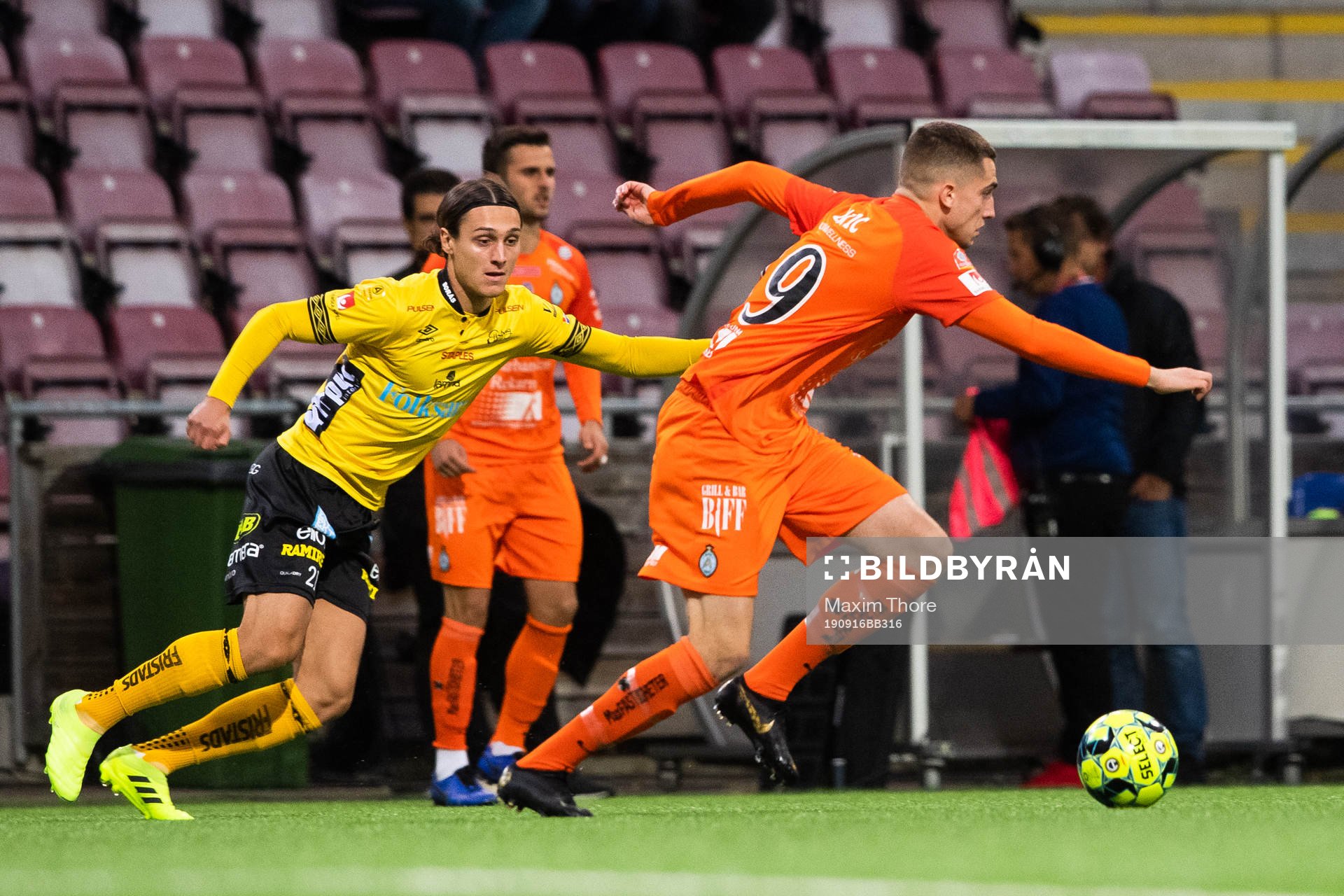 Elfsborgs Jonathan Levi och AFC Eskilstunas Adnan Catic