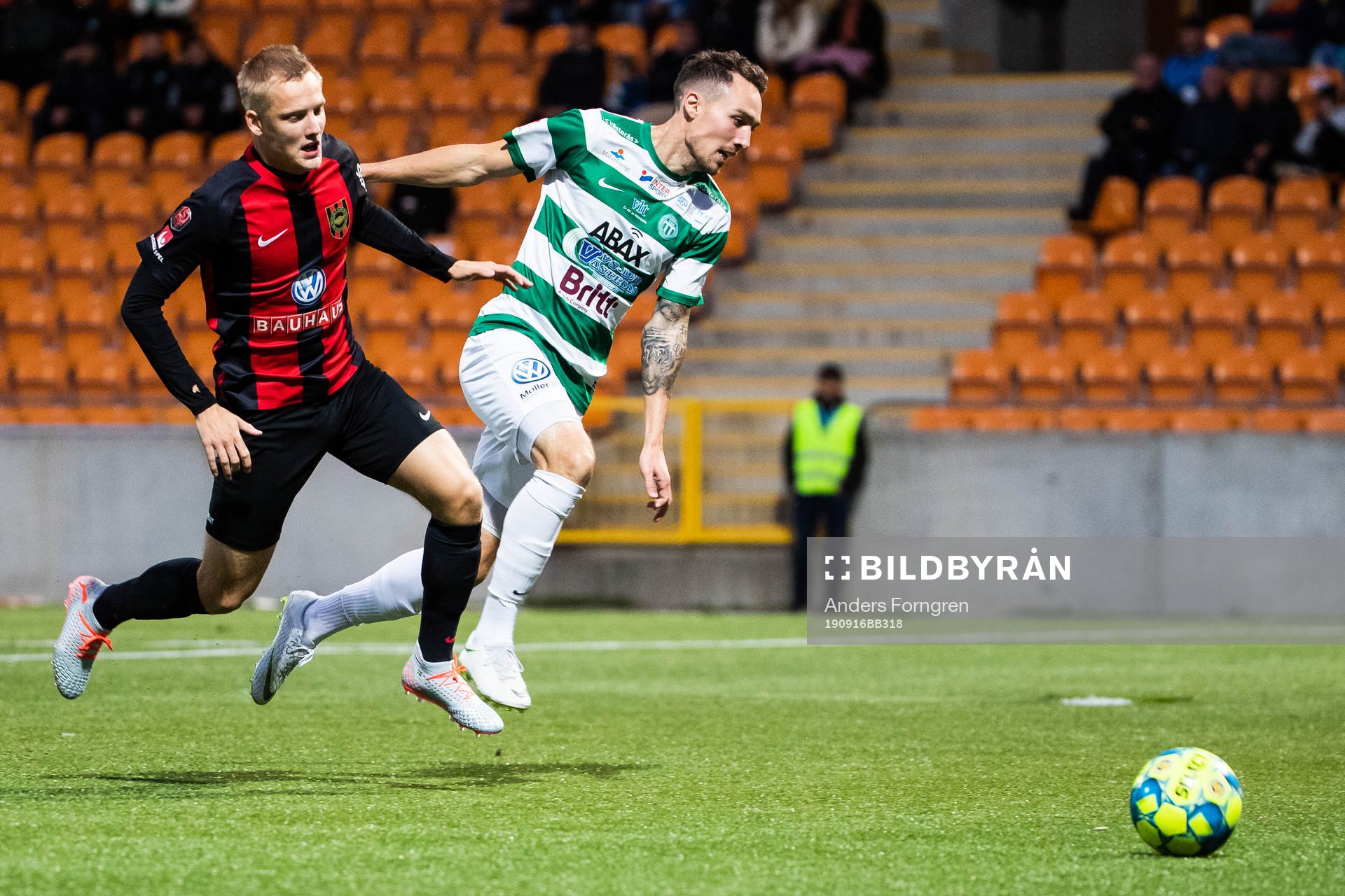 Brommapojkarnas Billy Nordström och Västerås Filip Tronet under fotbollsmatchen i Superettan mellan Västerås och Brommapojkarna den 16 september 2019 i Västerås.