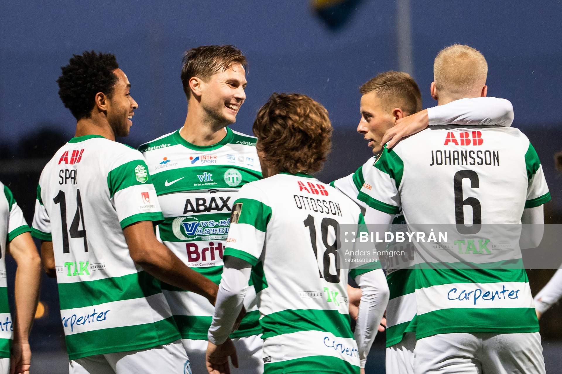 Västerås Brian Span jublar med lagkamrater
