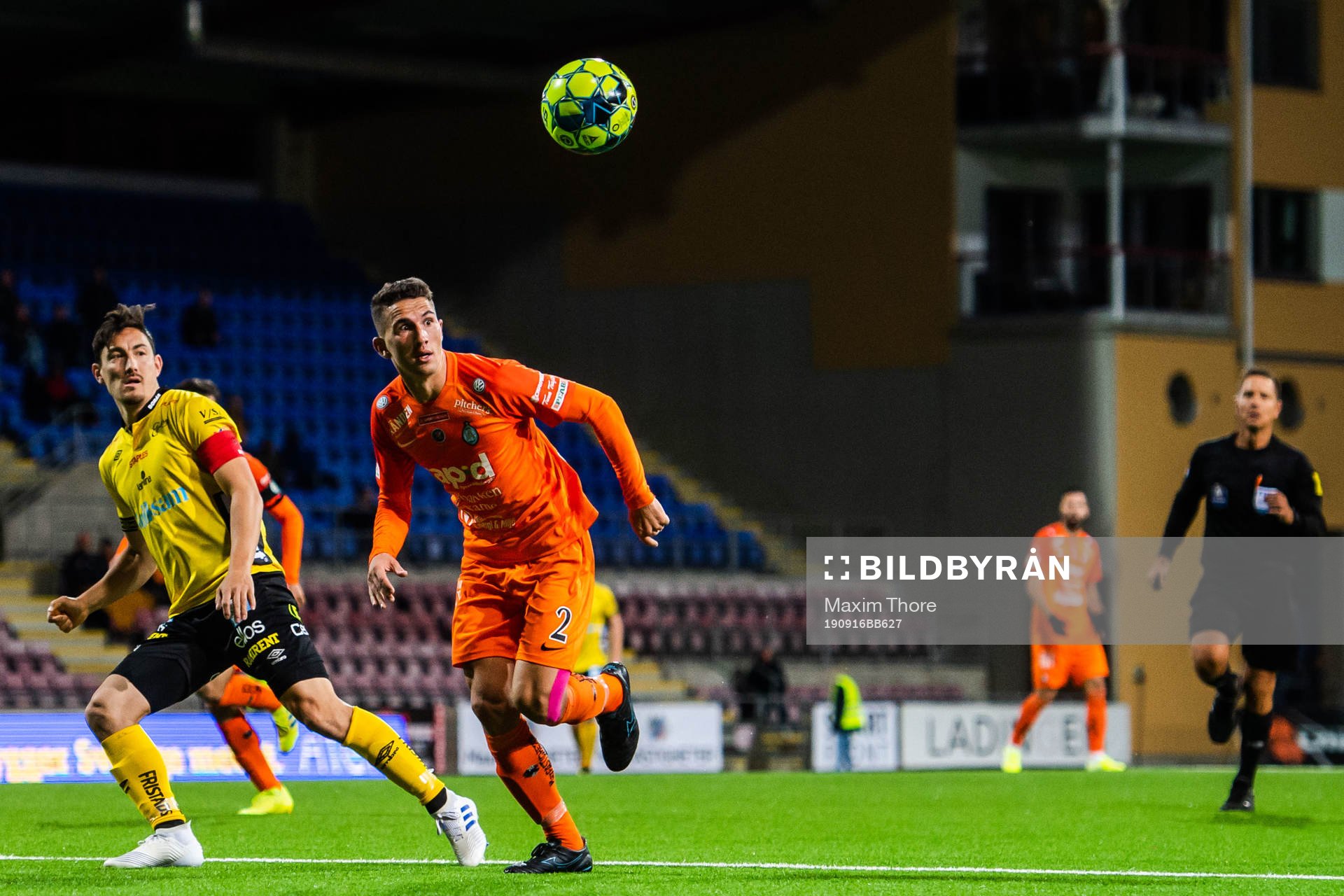 Elfsborgs Stefan Ishizaki och AFC Eskilstunas Adnan Kojic