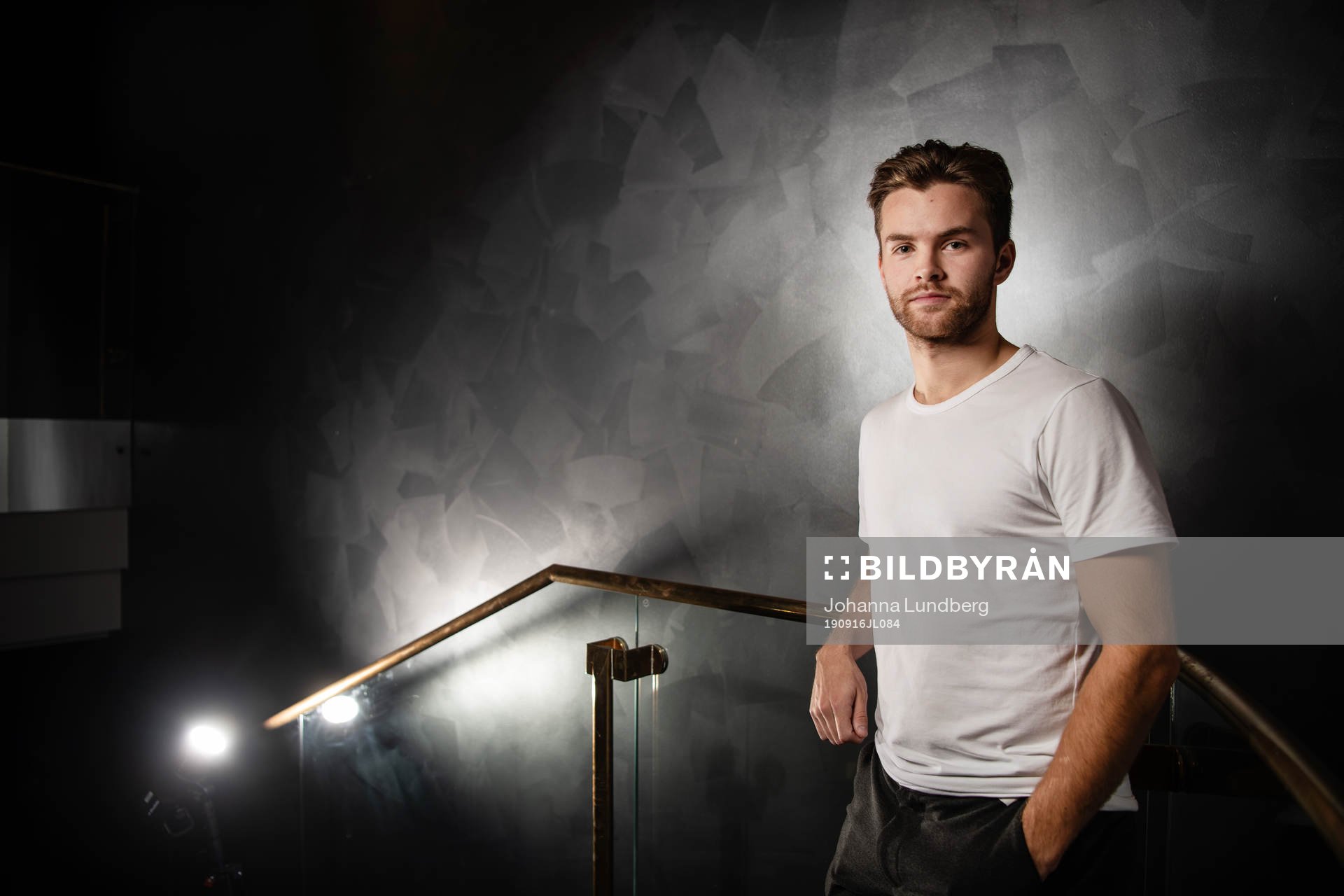 Anton Öhman, Modo
