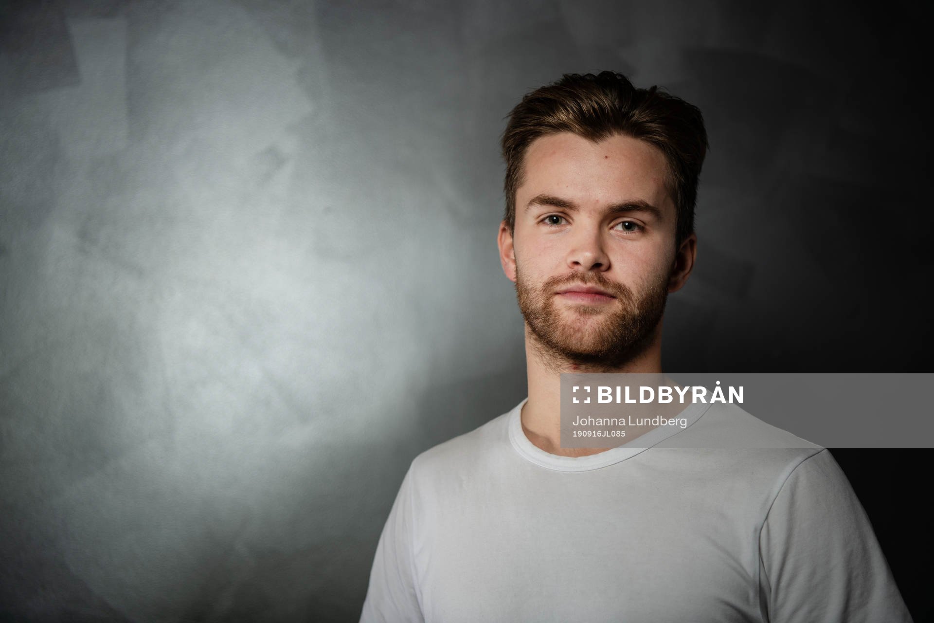 Anton Öhman, Modo