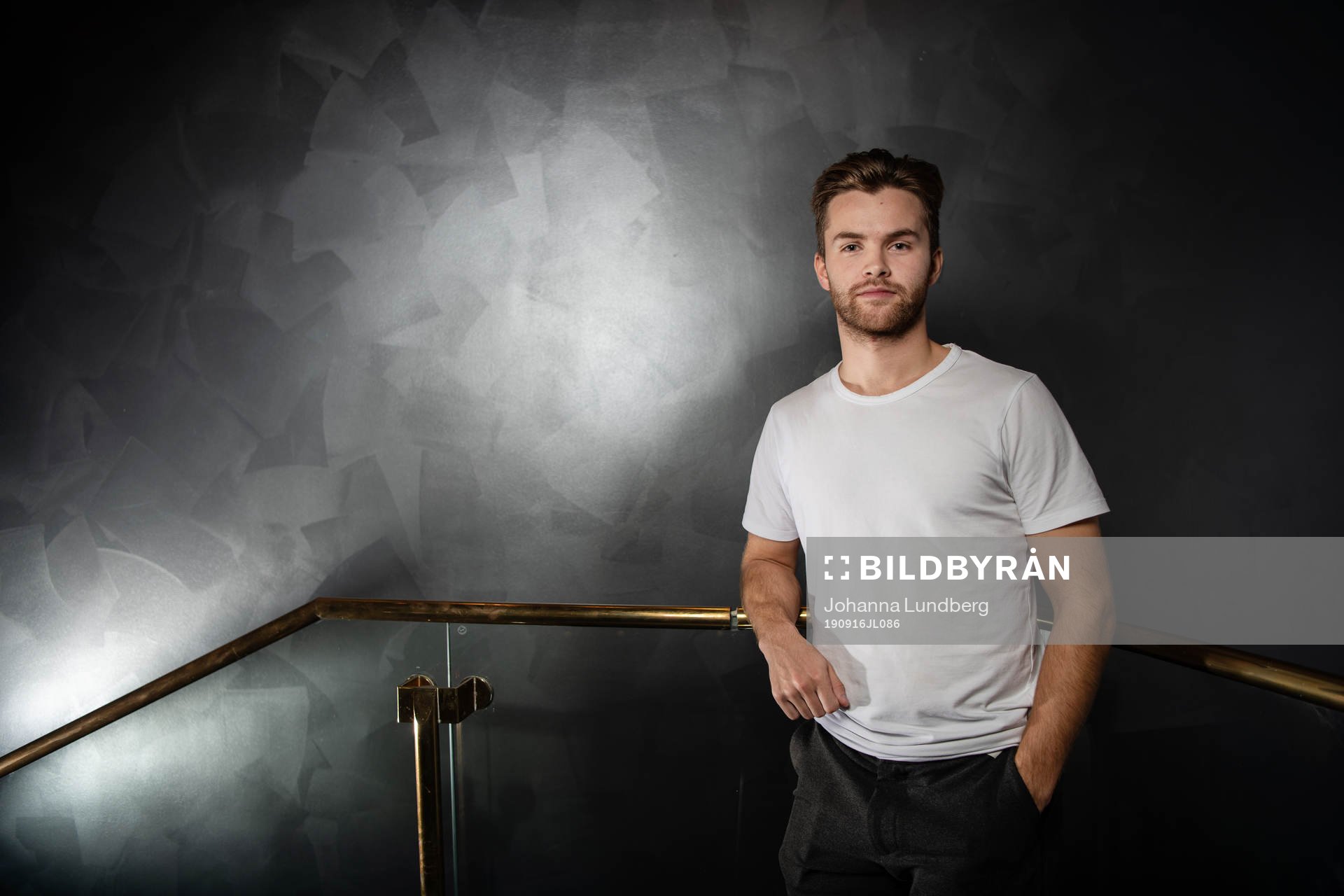 Anton Öhman, Modo