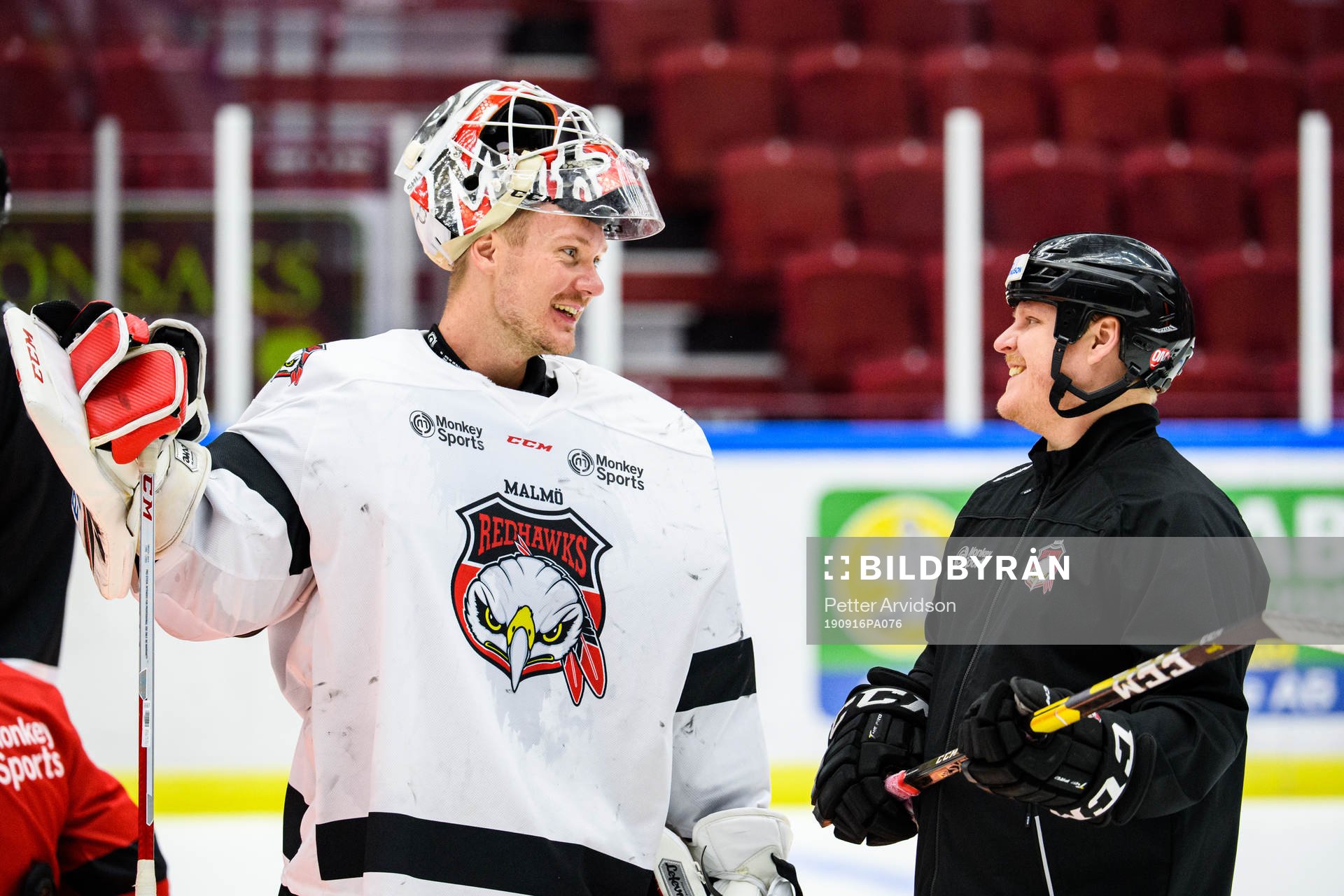 Målvakt Lars Volden i samtal med målvaktstränare Henning