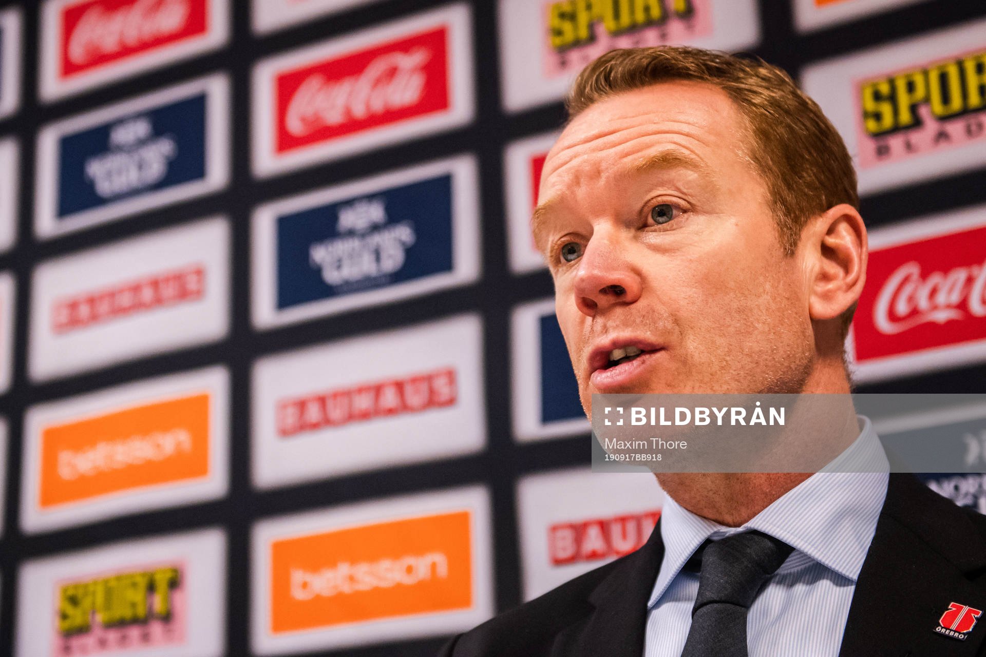 Örebros tränare Niklas Eriksson på en presskonferens