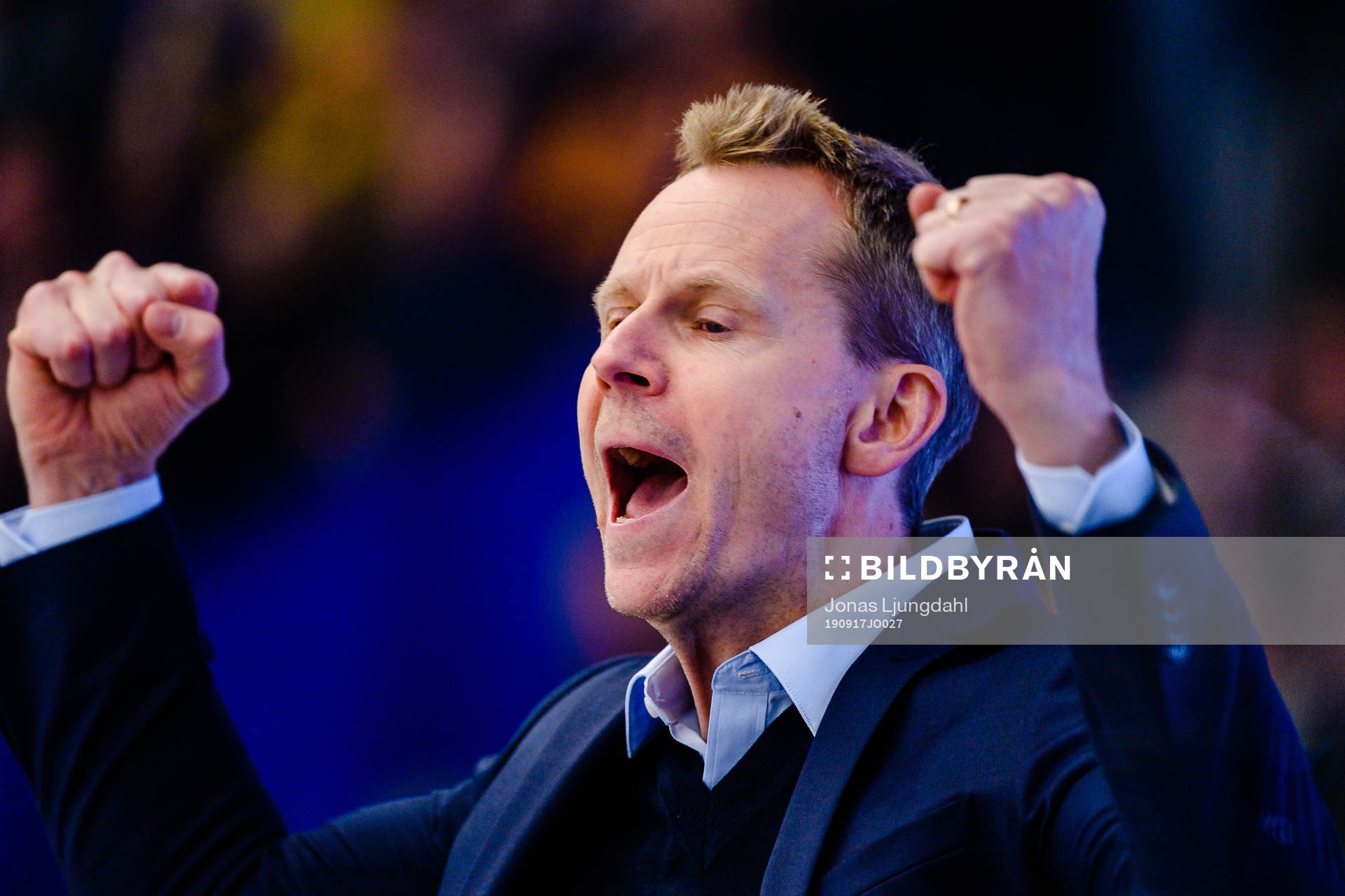 Djurgårdens tränare Robert Ohlsson jublar när