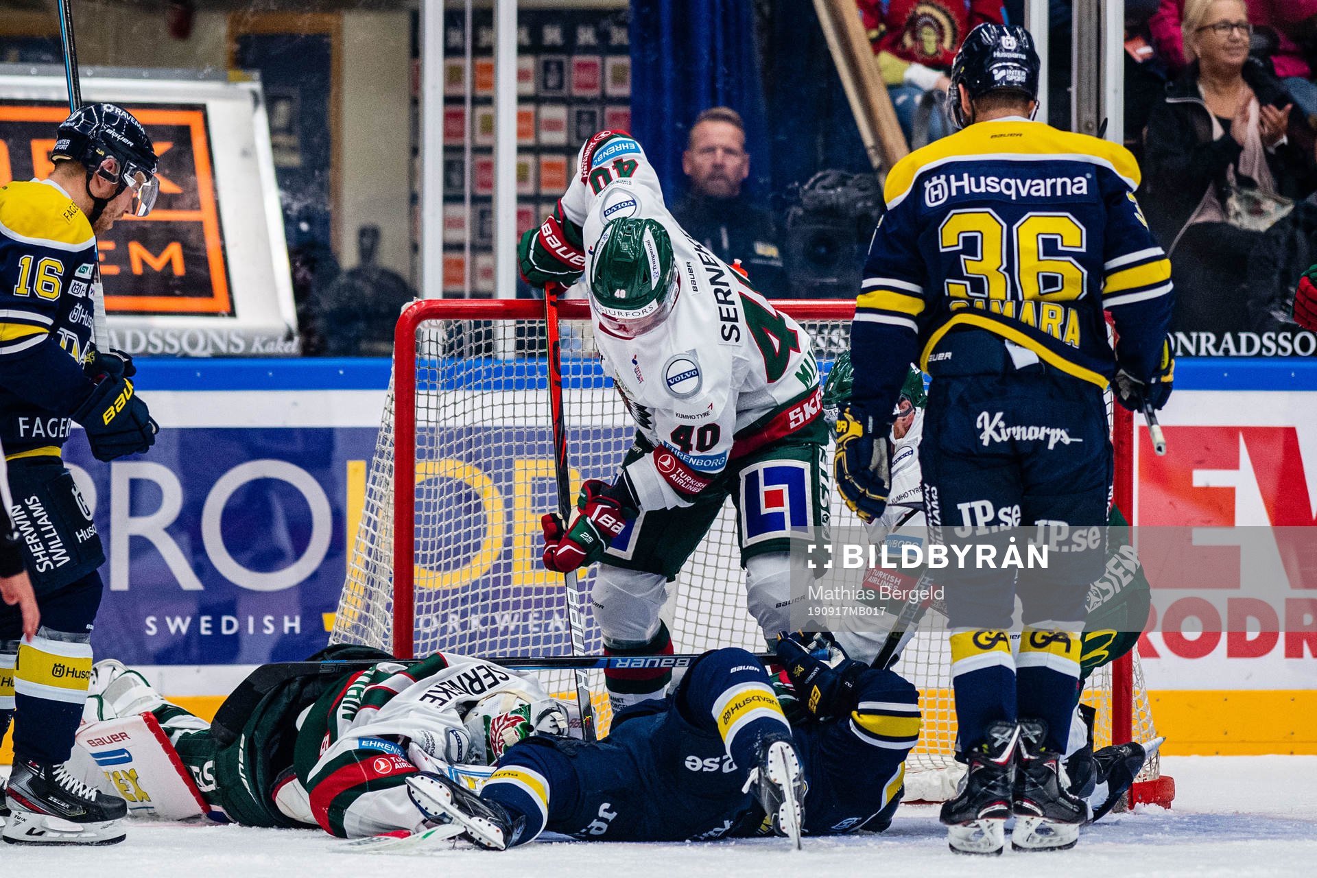 Frölundas målvakt Niklas Rubin och Joel Mustonen