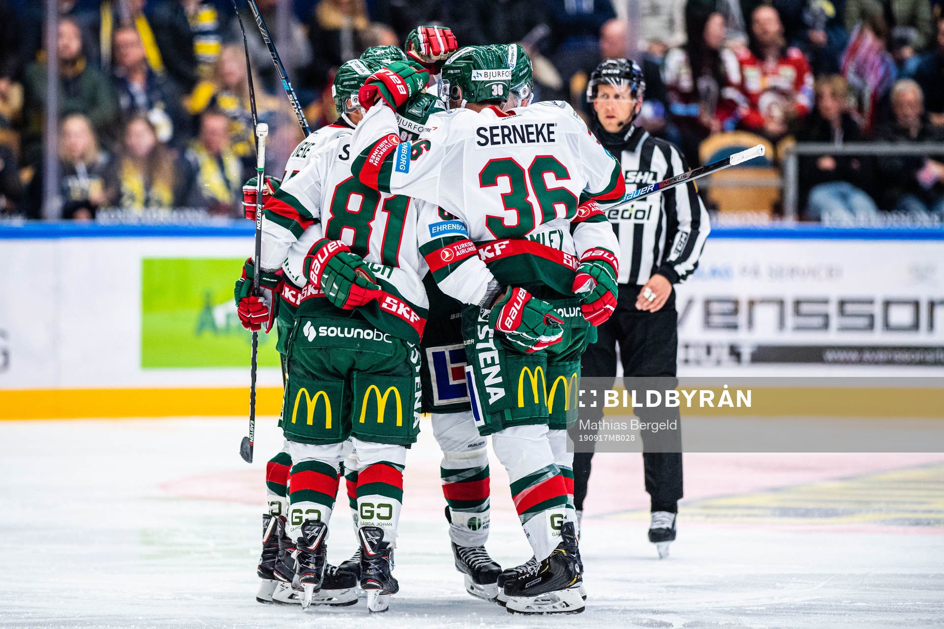 Frölundas Brandon Gormley jublar med lagkamrater