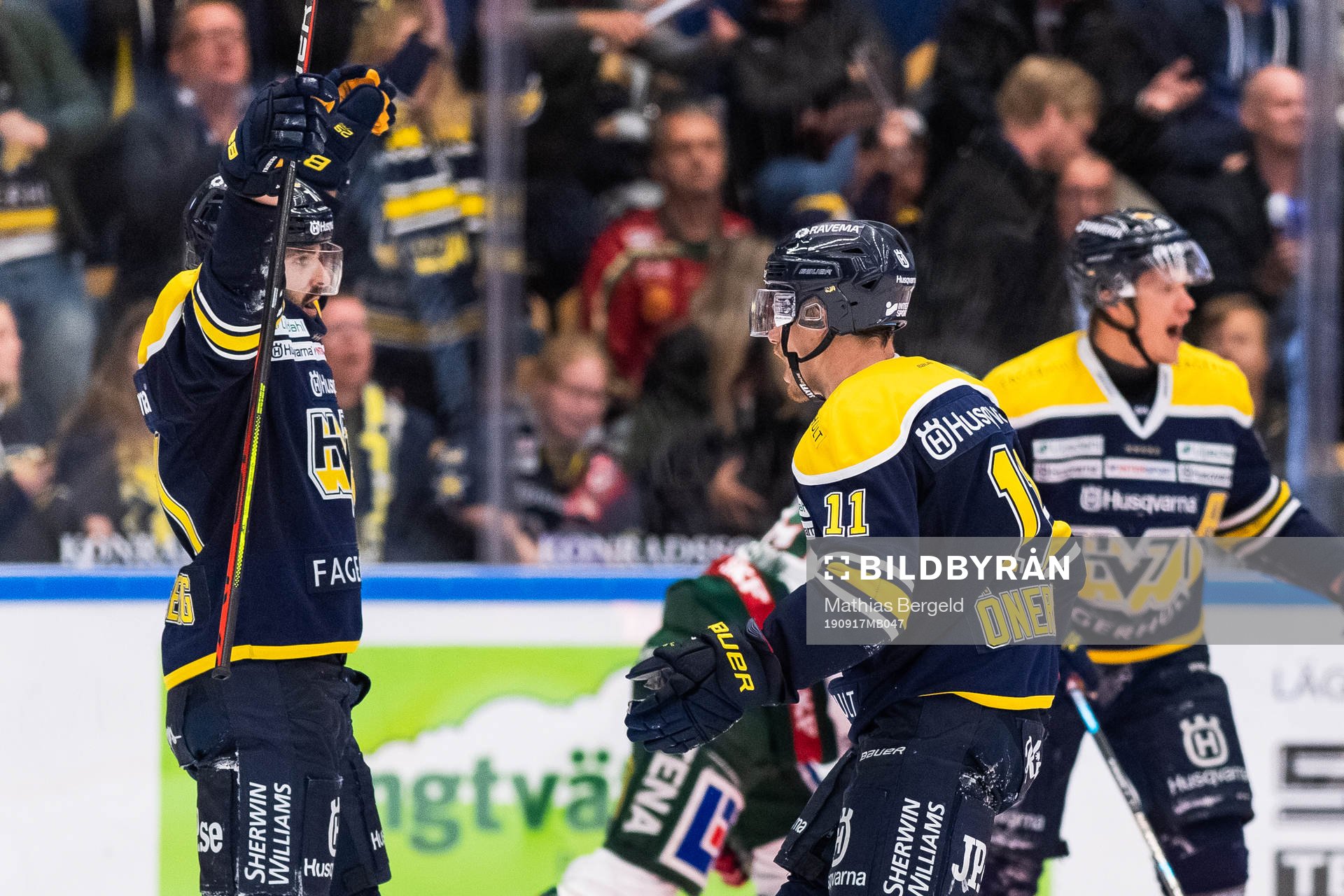 s Axel Holmström och Simon Önerud jublar
