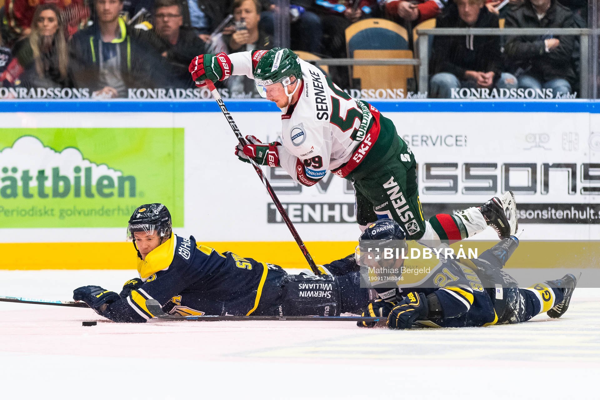 s Didrik Strömberg och Christian Sandberg försvarar mot