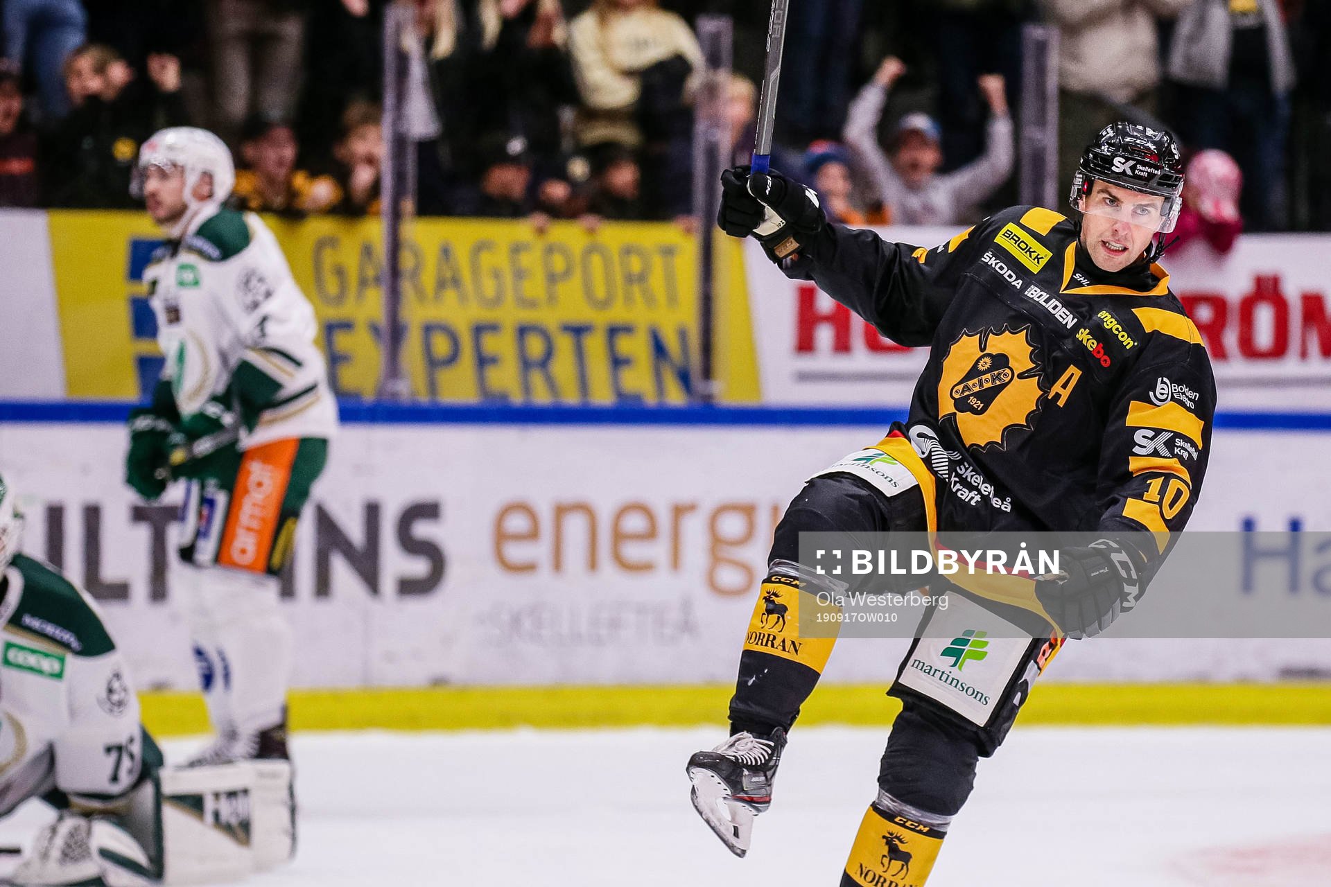 Skellefteås Joakim Lindström jublar