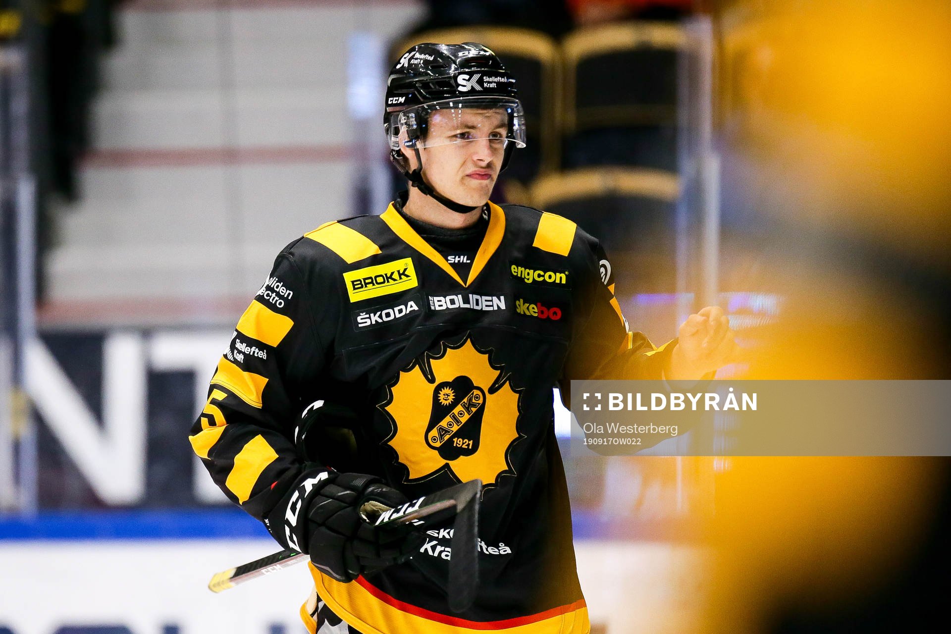 Skellefteås Philip Broberg grinar illa