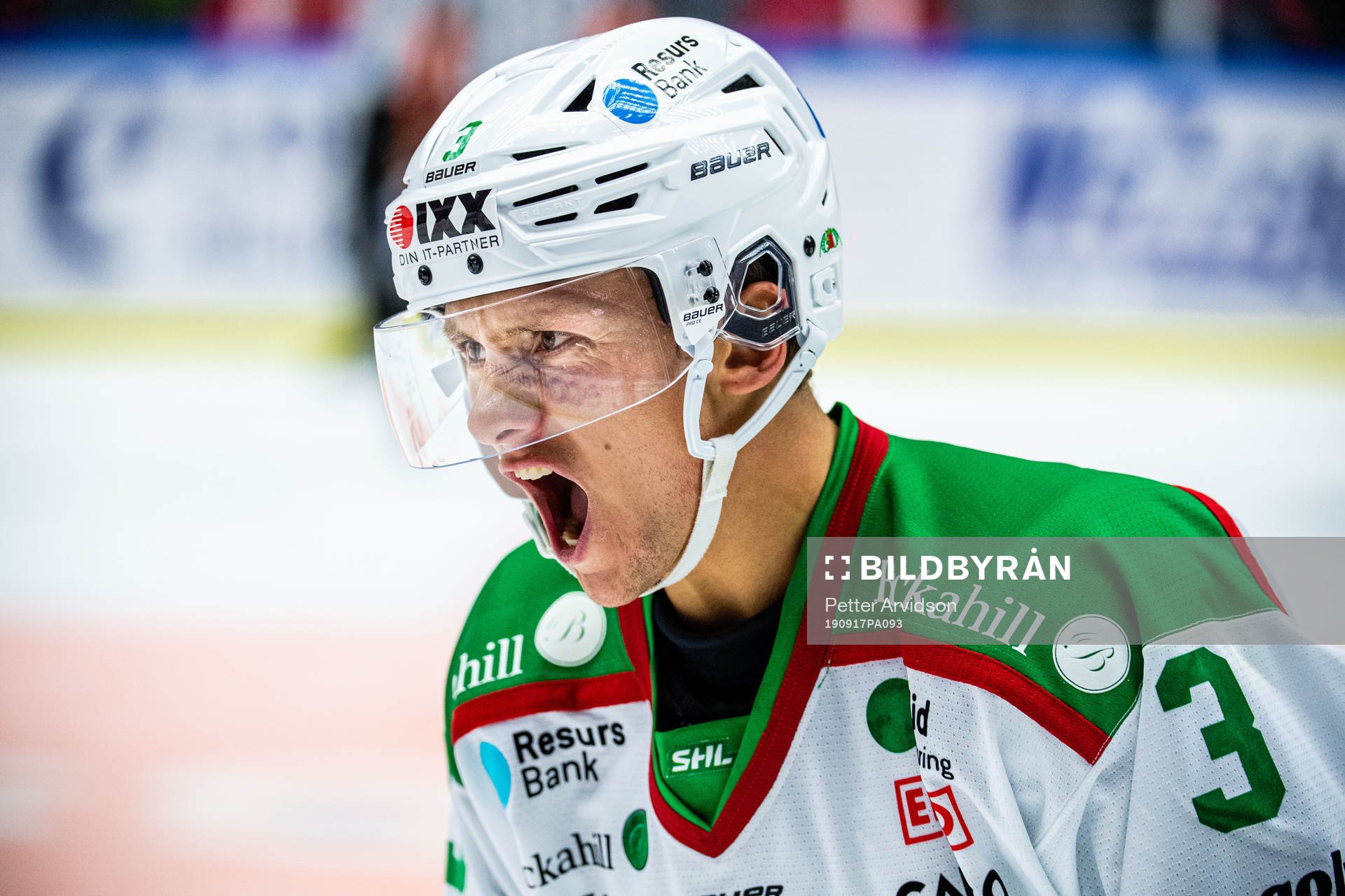 Rögles Daniel Bertov jublar
