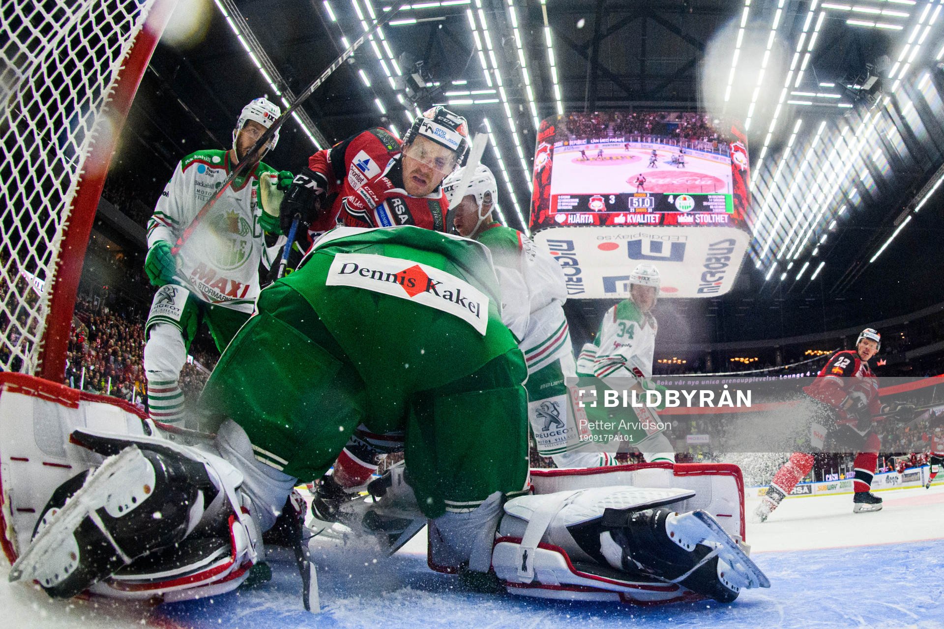 Malmö Redhawks Frederik Storm oroar mot Rögles målvakt