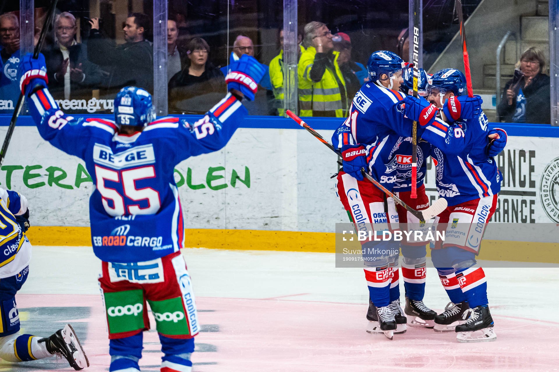 Oskarshamns Nicklas Heinerö jublar med lagkamrater