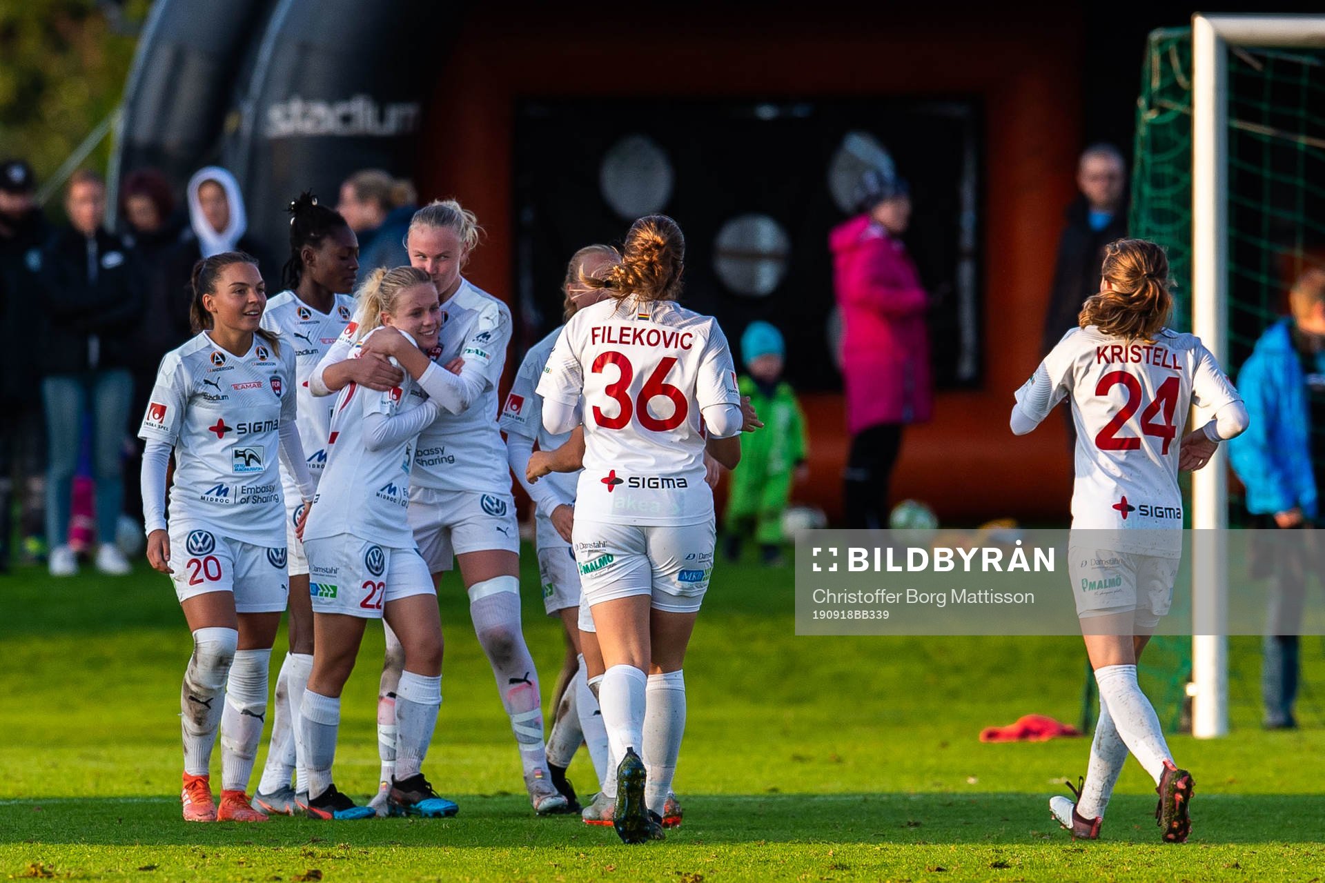 Rosengårds spelare jublar