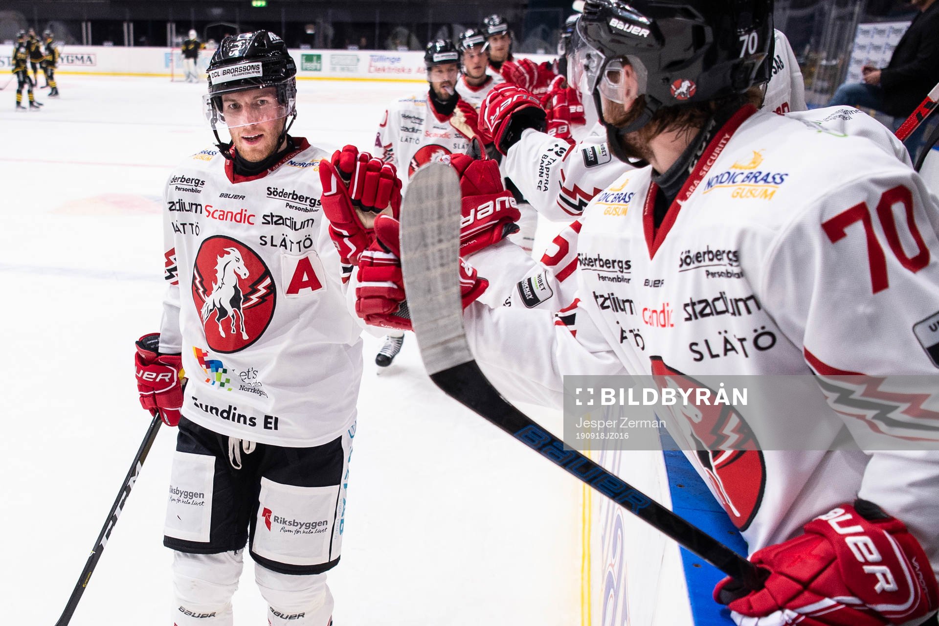 Vita Hästens Istvan Bartalis jublar