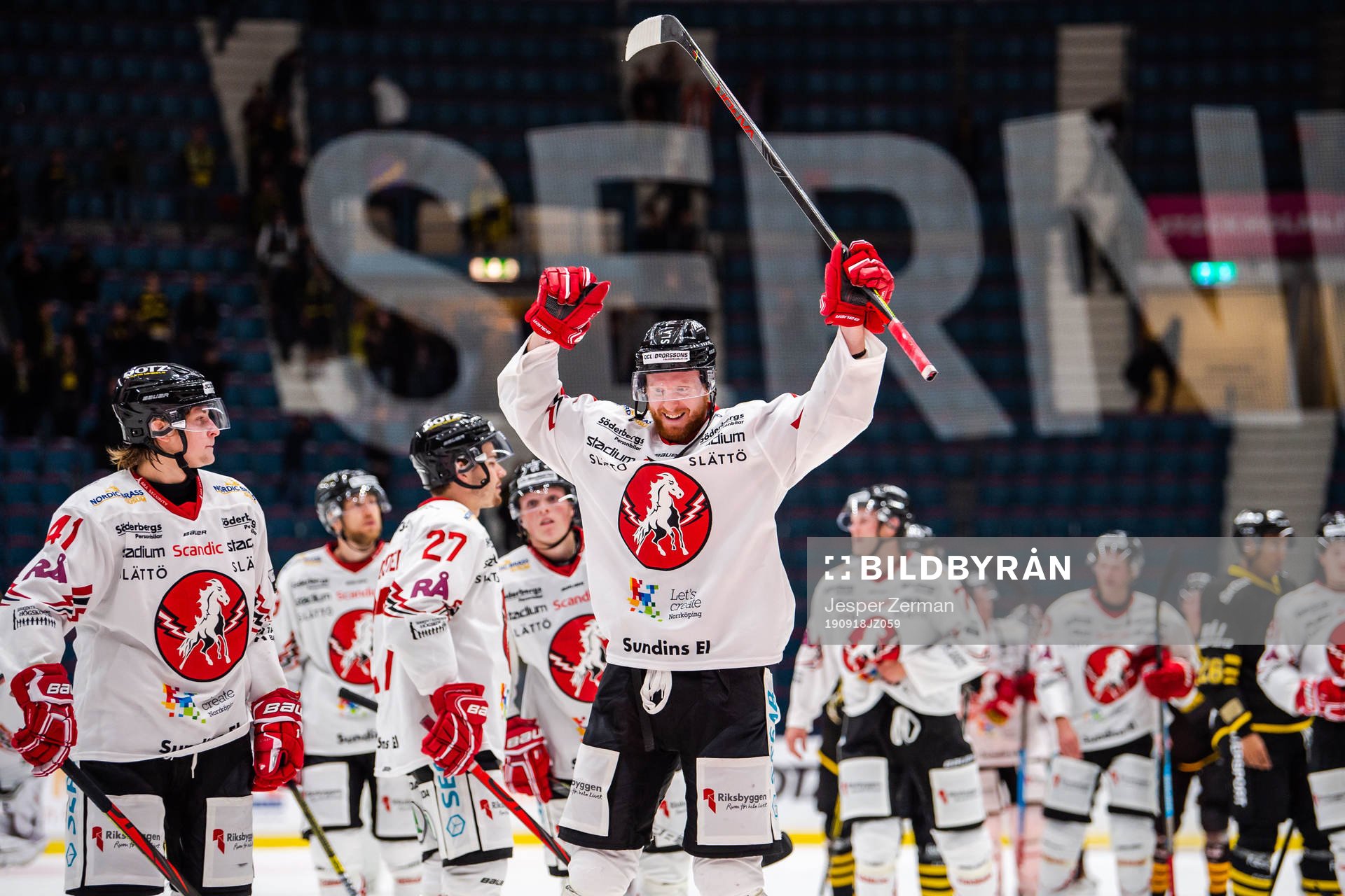 Vita Hästens Christopher Fish jublar