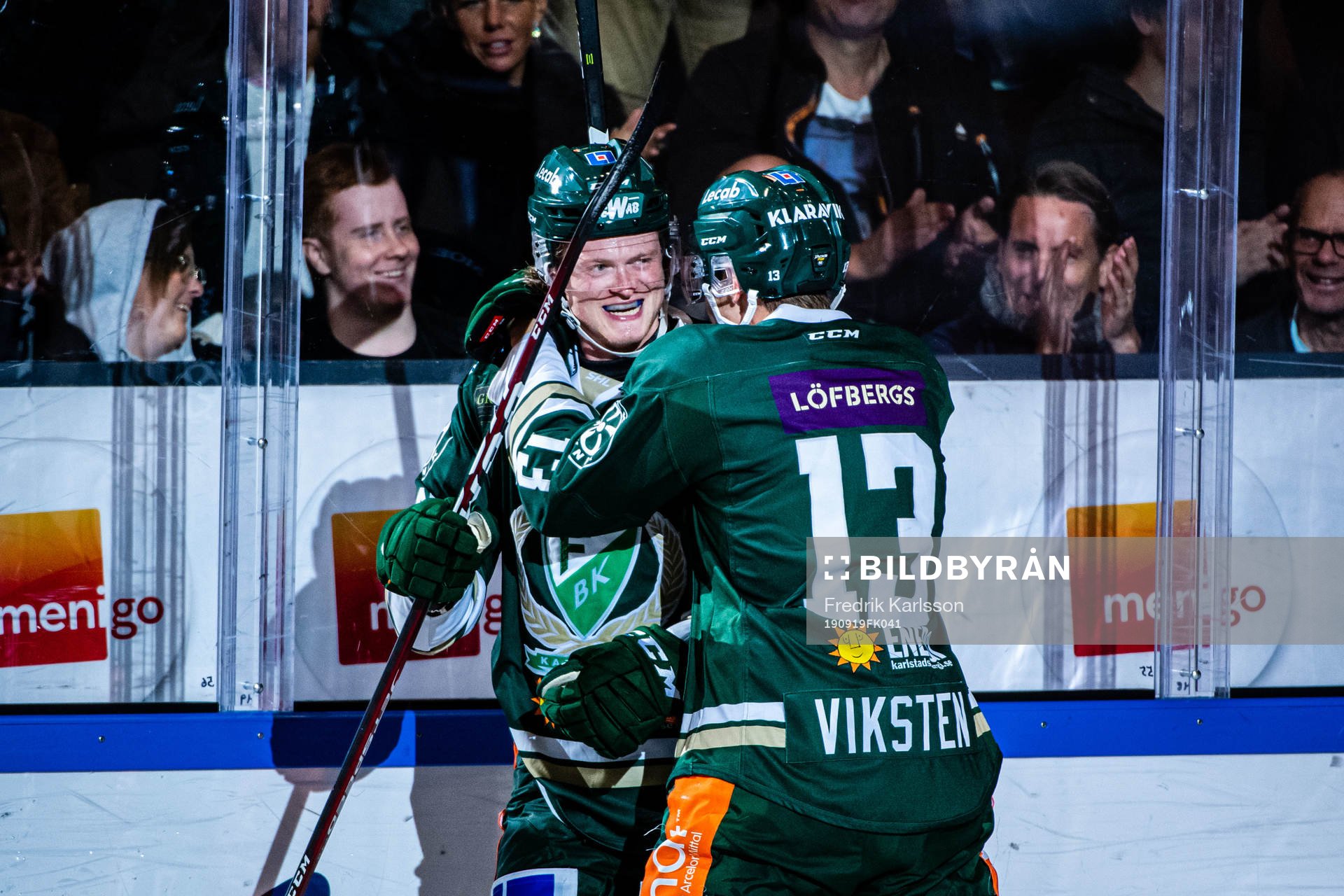 Färjestads Linus Arnesson jublar