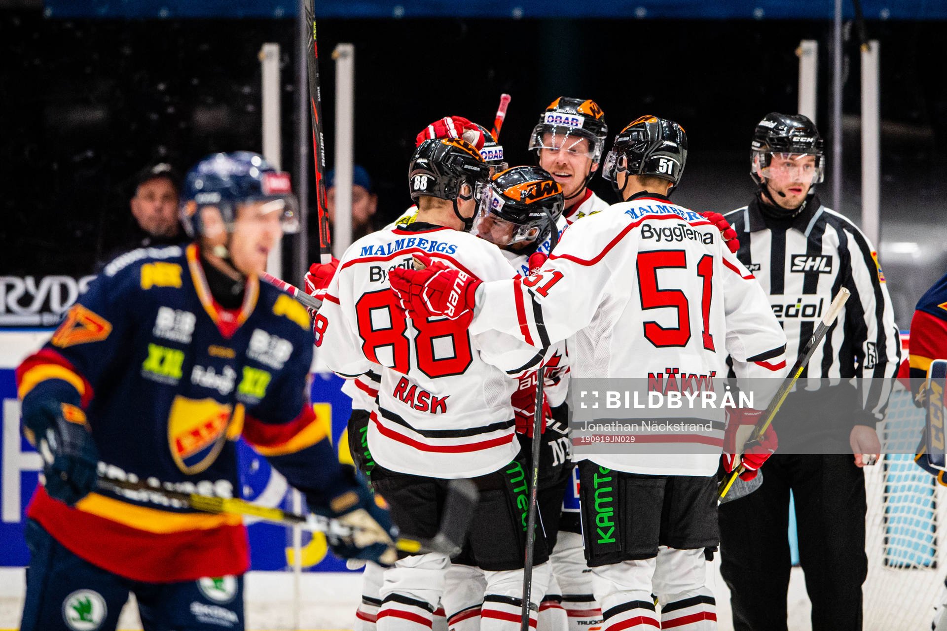 Örebros Ryan Stoa jublar med lagkamrater