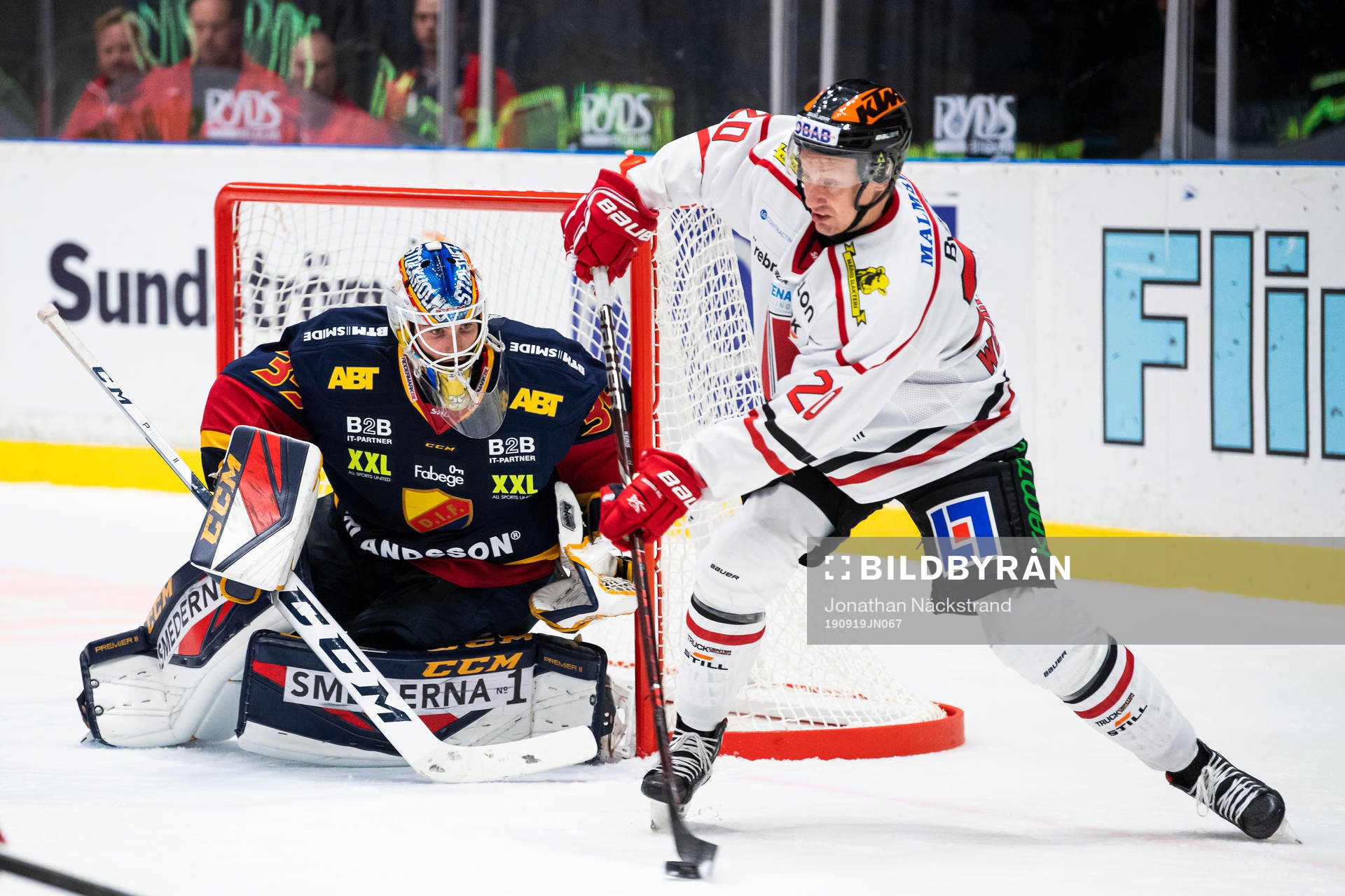 Örebros Marcus Weinstock och Djurgårdens målvakt Robin