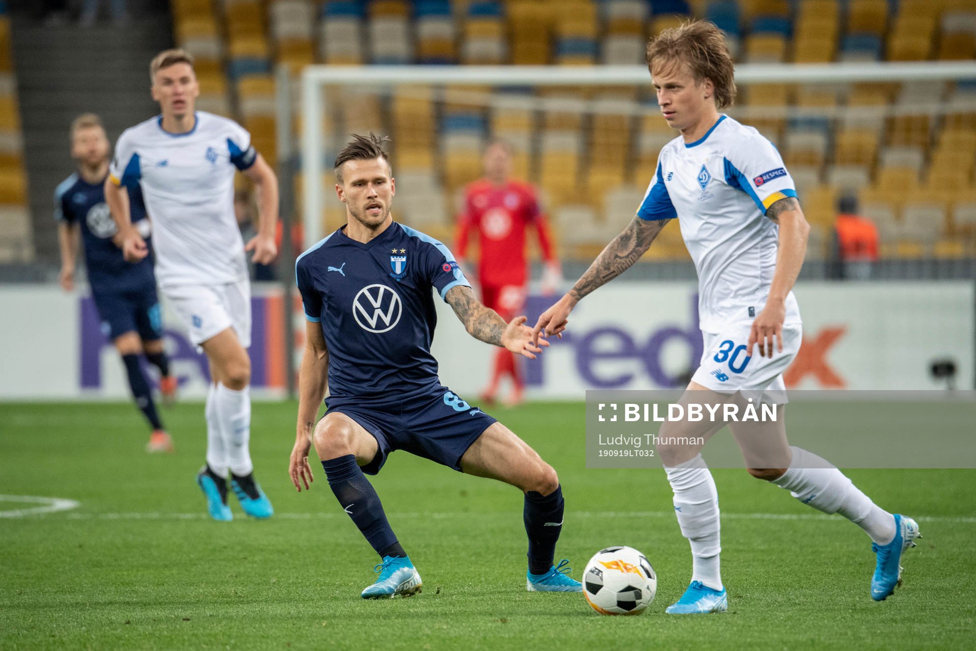 Arnor Traustason of Malmö FF and Artem Shabanov of Dinamo