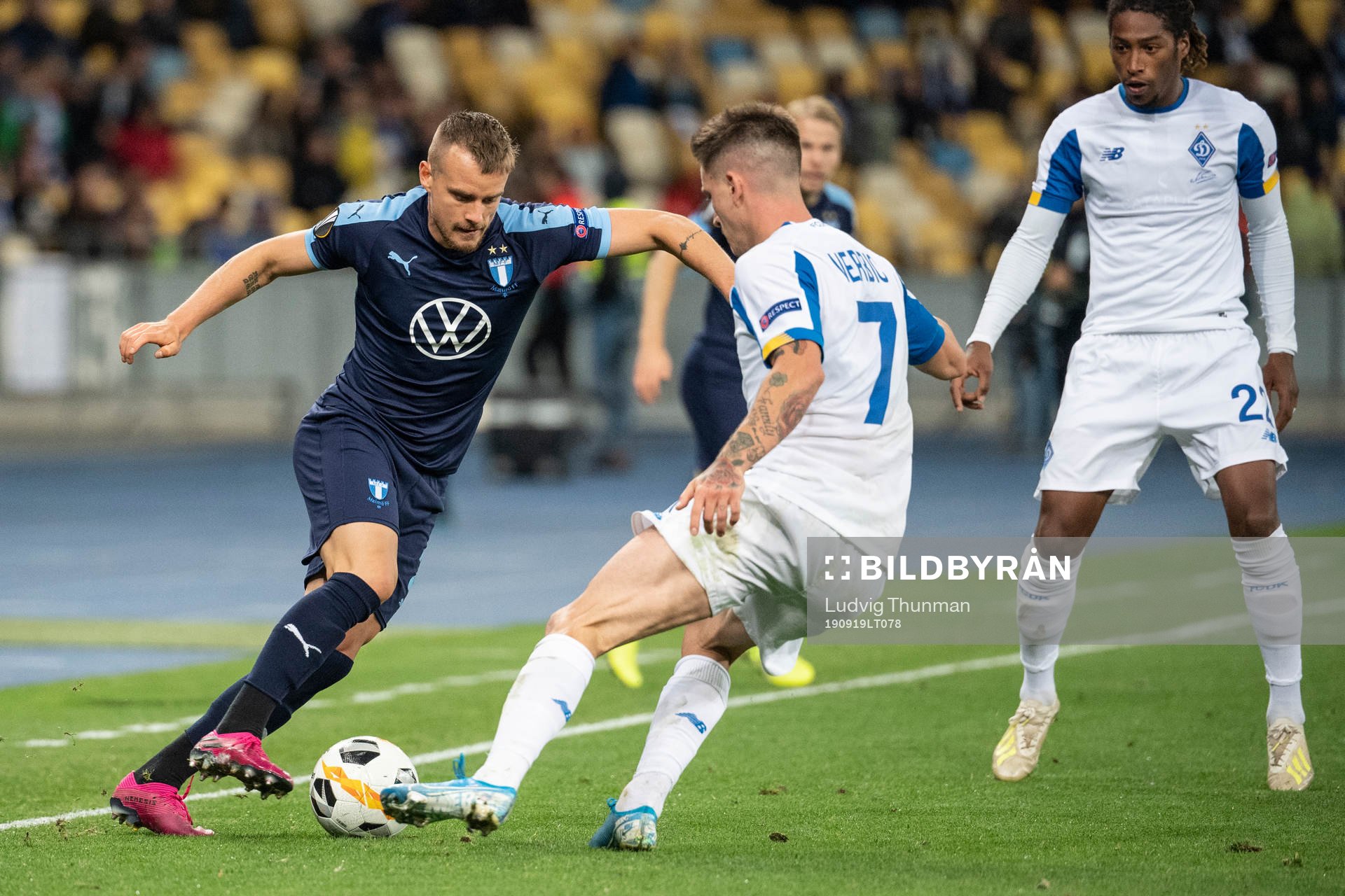 Eric Larsson of Malmö FF and Benjamin Verbic of Dinamo Kiev