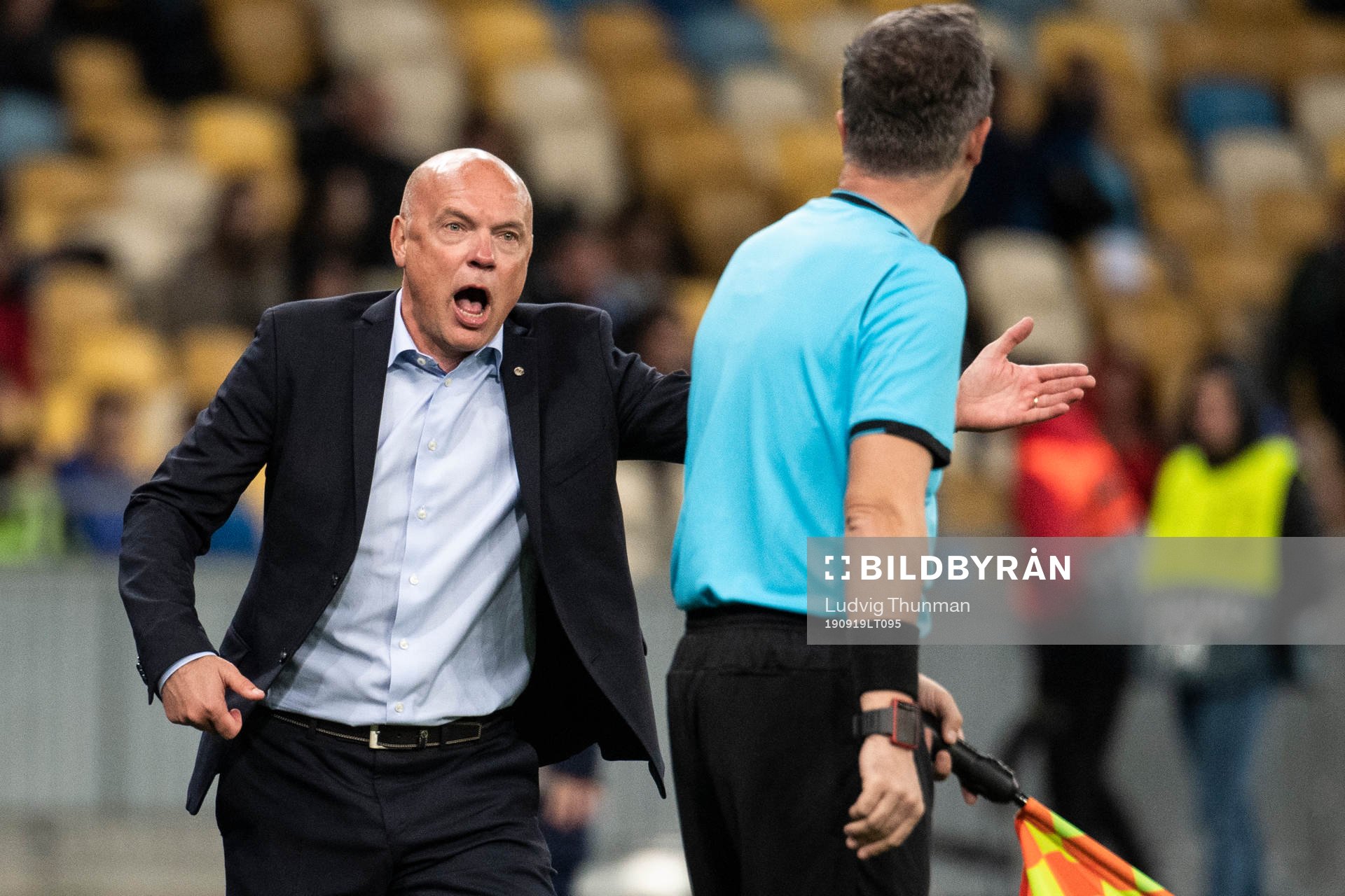 Uwe Rösler, head coach of Malmö FF reacts against the assisting referee during the Europa League match between Dynamo Kiev and Malmö FF September 19, 2019 in Kiev.