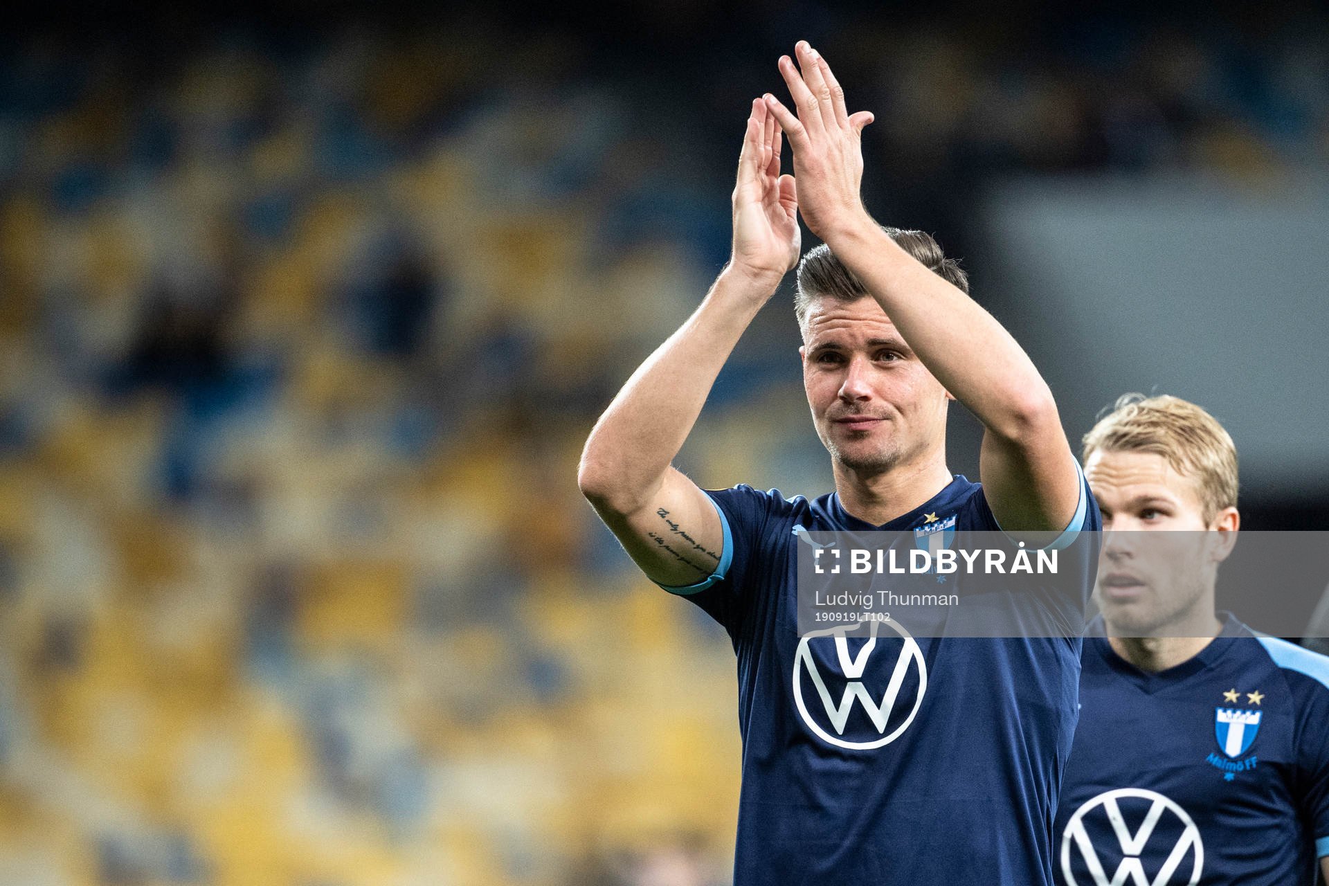Marcus Antonsson of Malmö FF thanks the supporters after the Europa League match between Dynamo Kiev and Malmö FF September 19, 2019 in Kiev.