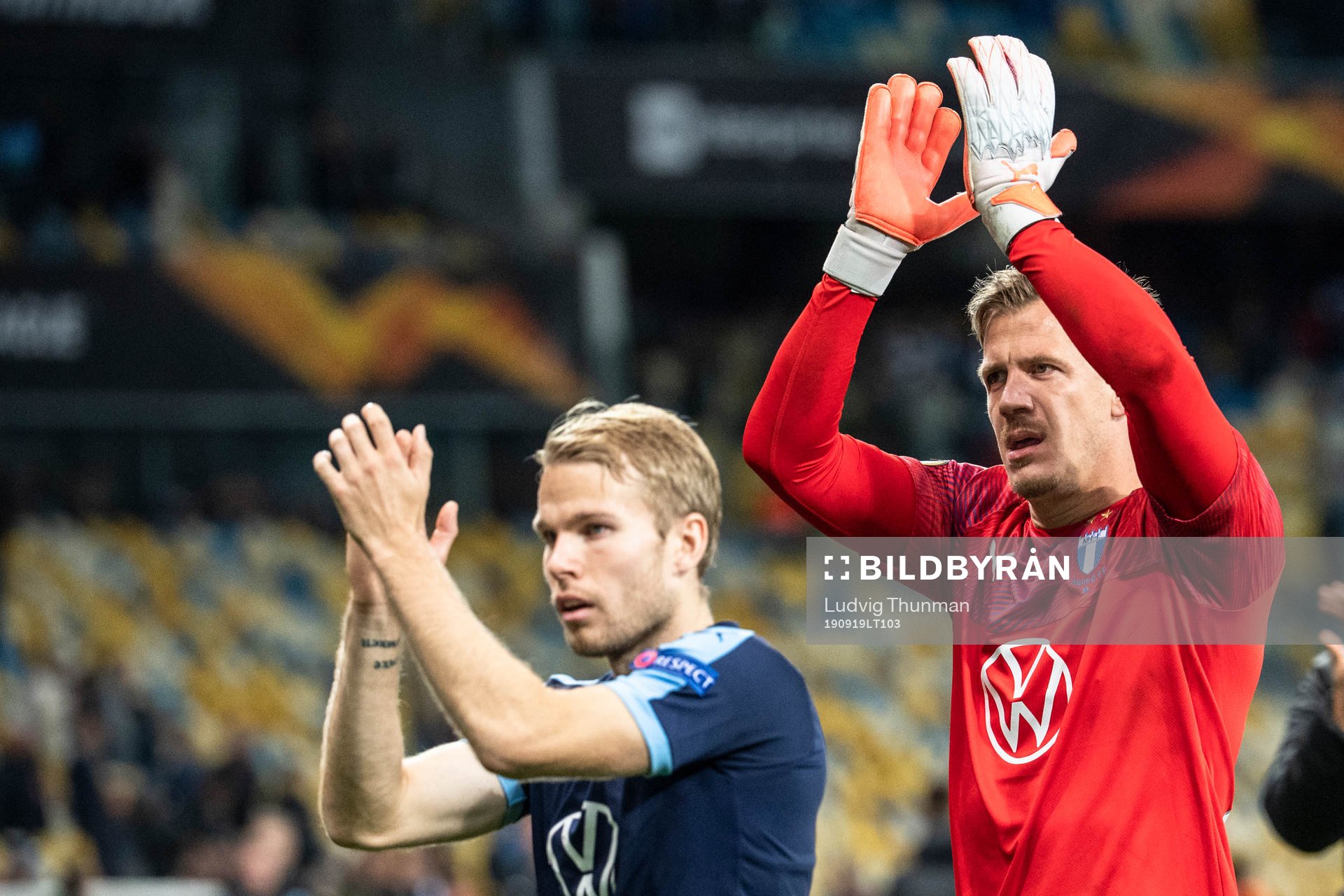 Oscar Lewicki and goalkeeper Johan Dahlin of Malmö FF thanks their supporters after the Europa League match between Dynamo Kiev and Malmö FF September 19, 2019 in Kiev.