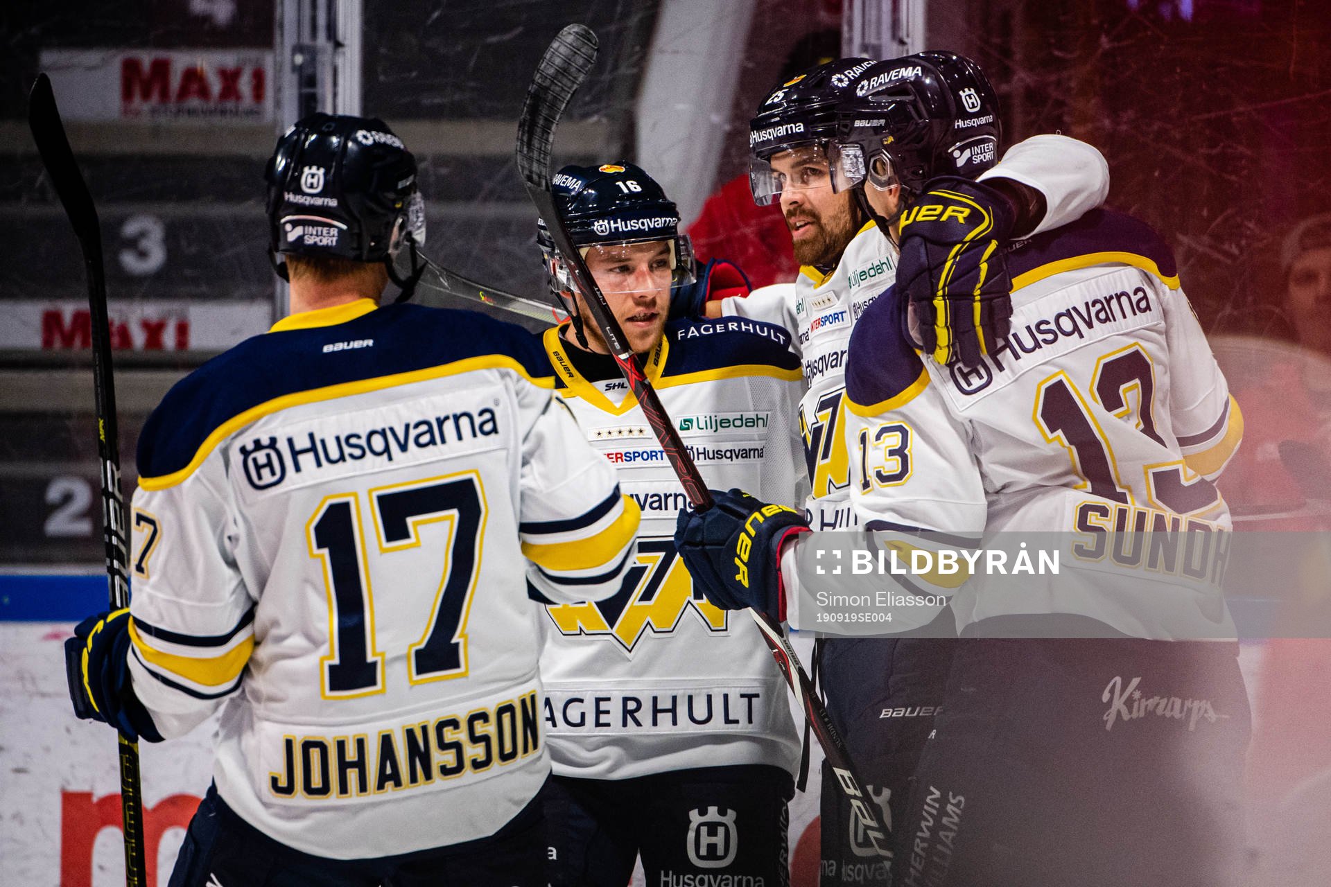 s Filip Sandberg, Axel Holmström och Oscar Sundh jublar