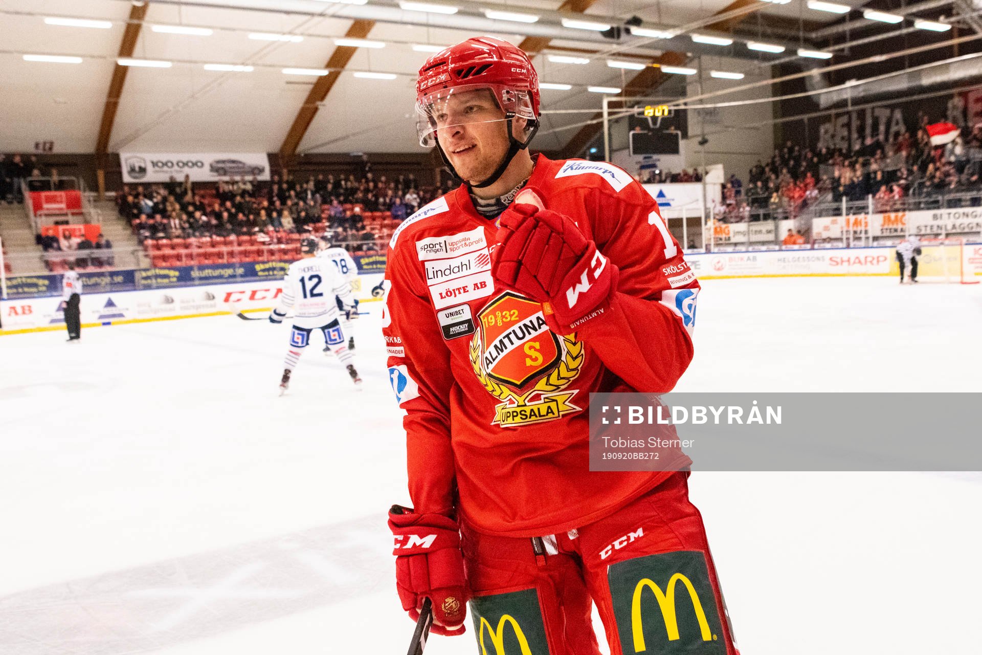 Almtunas Tobias Liljendahl jublar