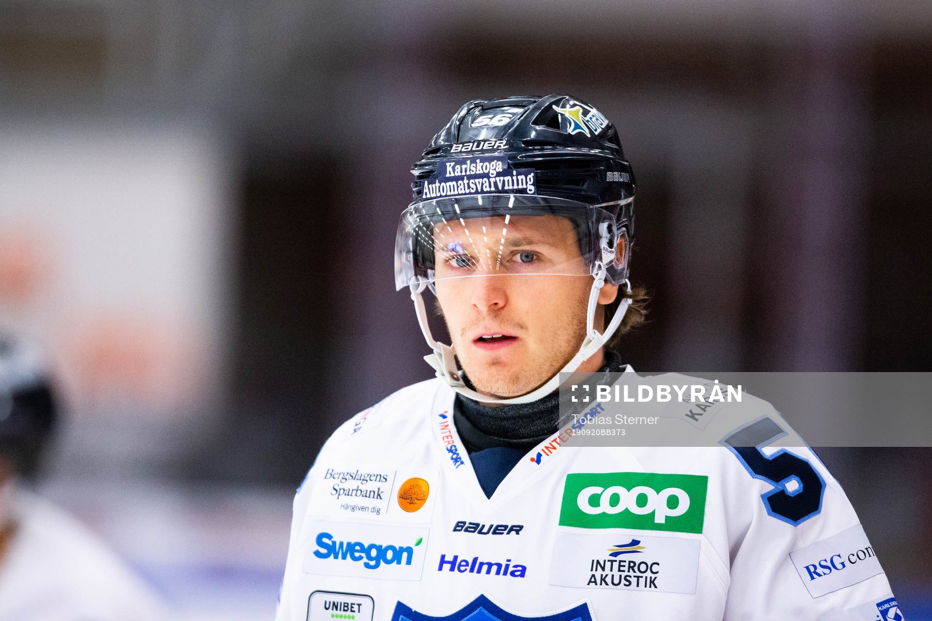 Karlskogas Fredrik Forsberg innan ishockeymatchen i