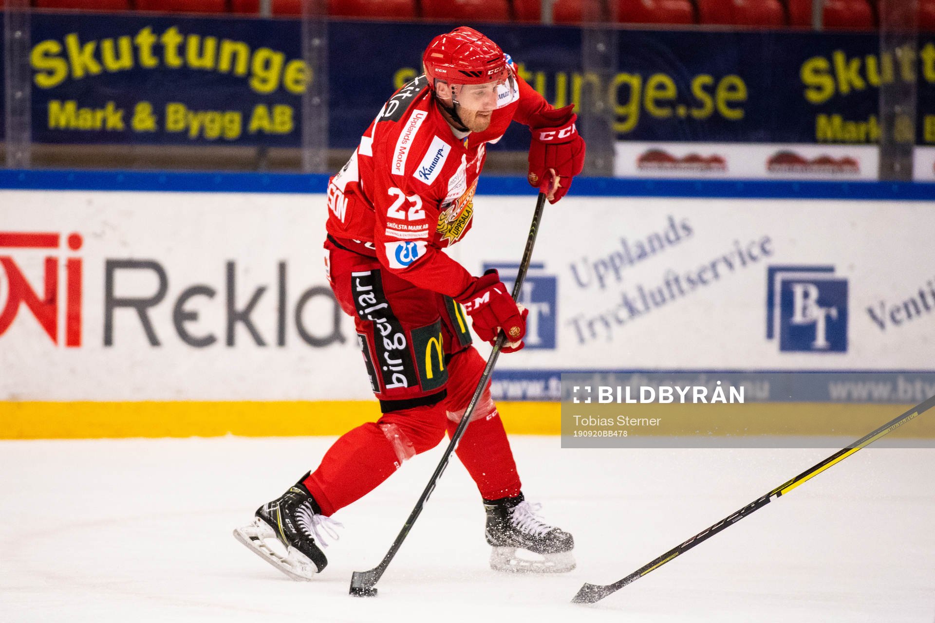 .under ishockeymatchen i Hockeyallsvenskan mellan Almtuna