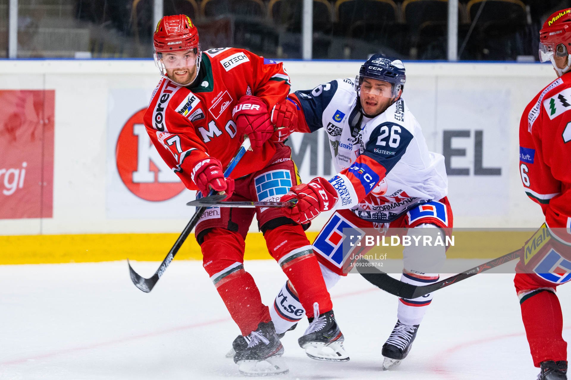 Modos Anton Öhman jagad av Västerviks Darren Nowick