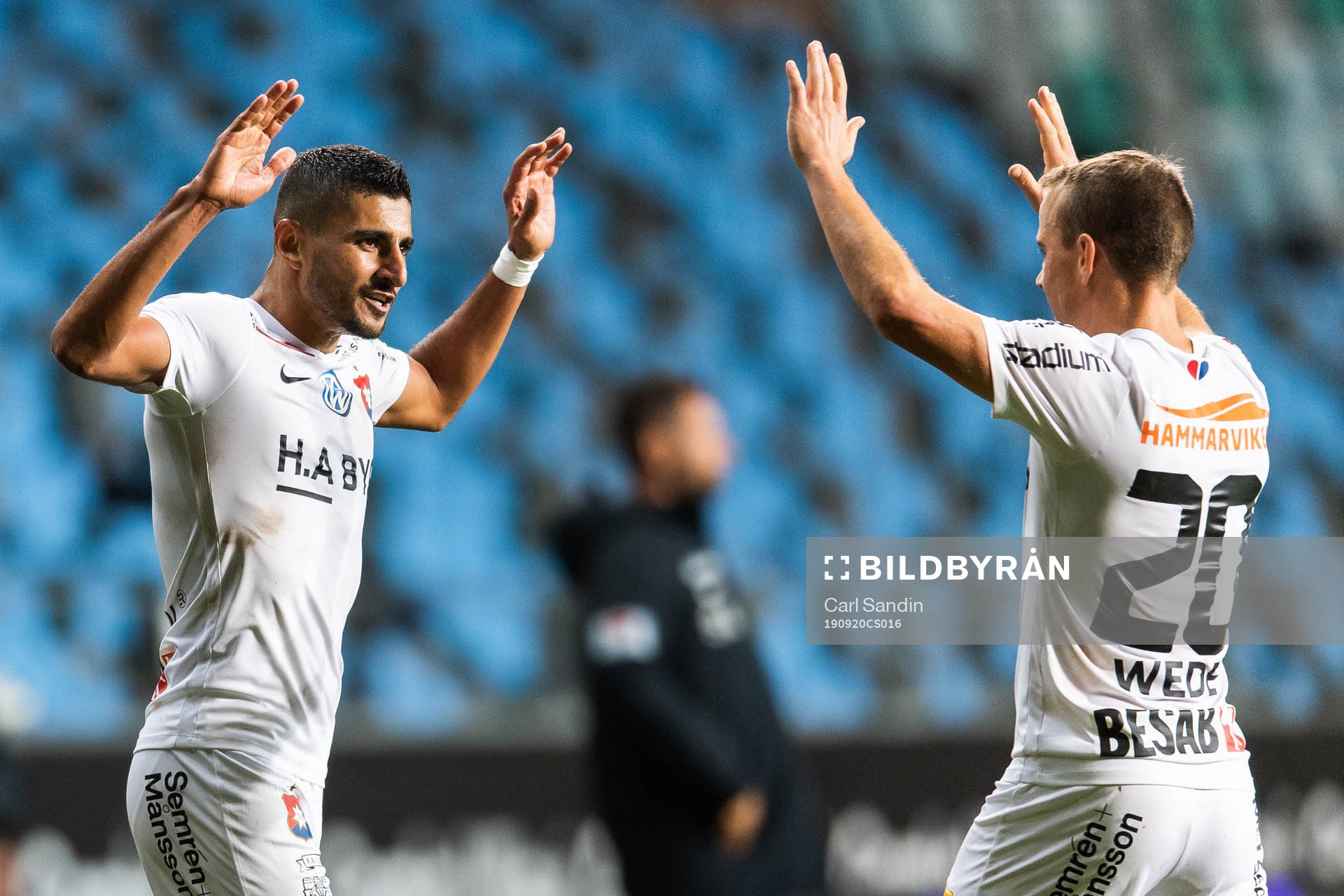 Örgrytes Ailton Almeida jublar med Calle Wede