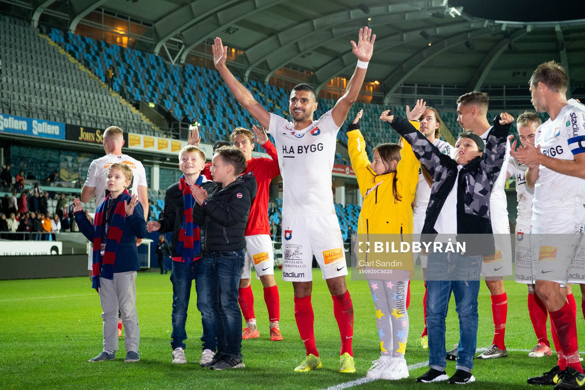 Örgrytes Ailton Almeida tackar publiken
