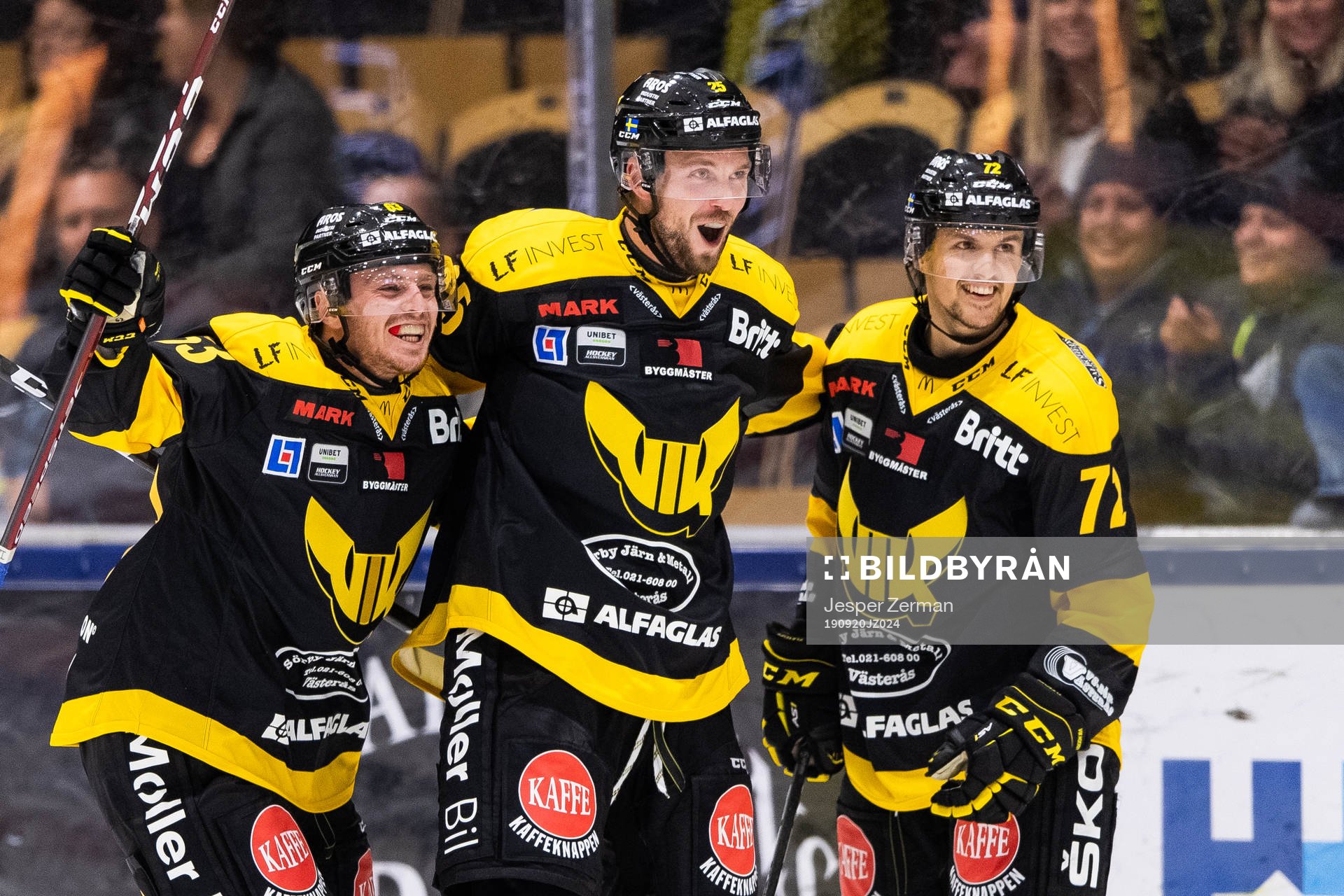 Västerås Marcus Bergman jublar med lagkamrater