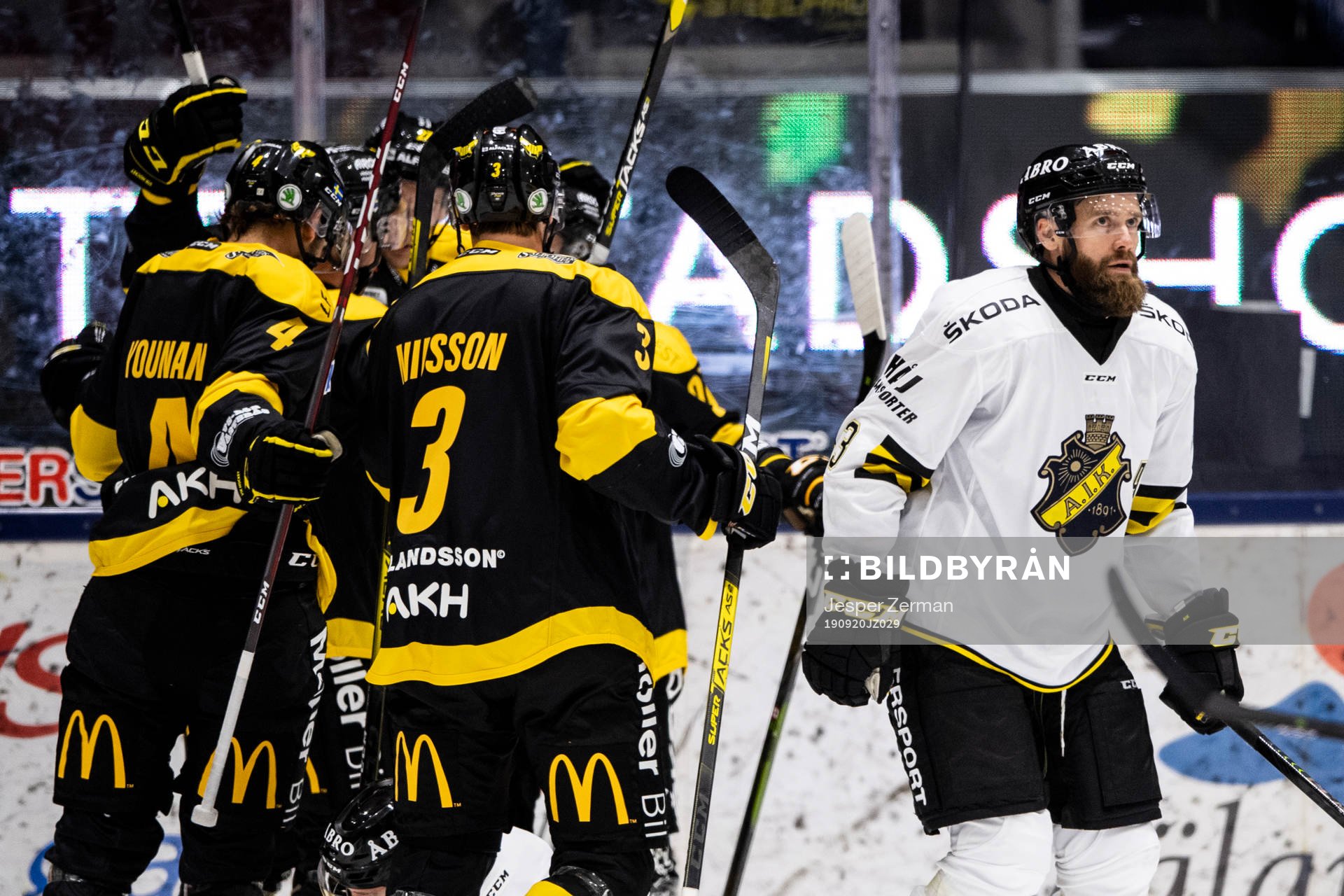 Västerås spelare jublar
