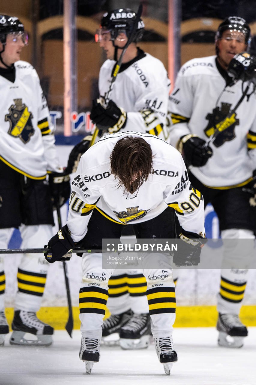s Marcus Karlberg har ont